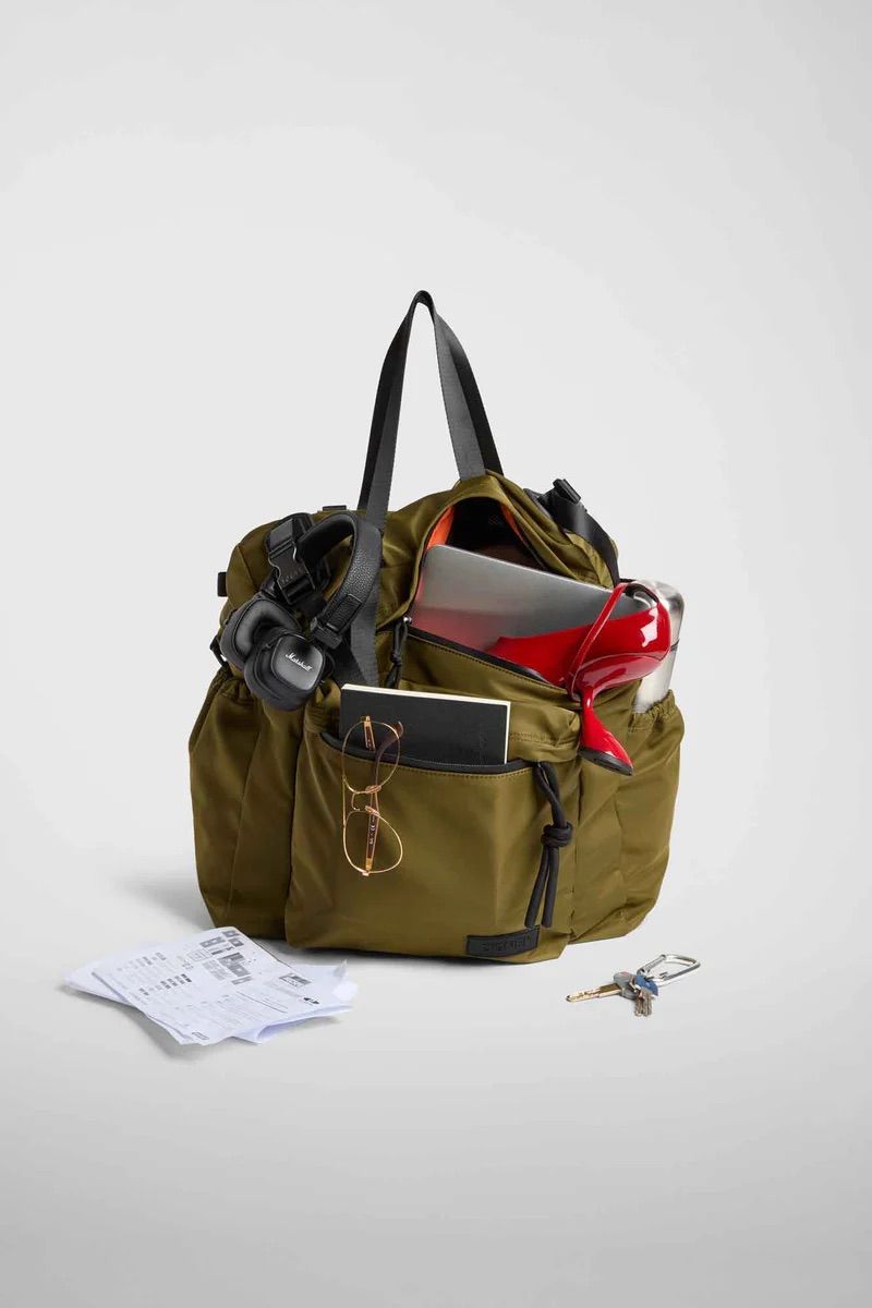 リュック バックパック ハンド ショルダー バッグ 2WAY / イースト+ウェスト リサイクルナイロン 防水 / Lサイズ / ヴェルドーネ(オリーブグリーン) [ZAEWRL003 VERDE]