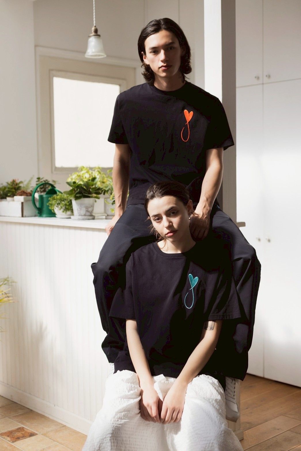 Tシャツ / Tiphanie Big Logo / BLACK x RED