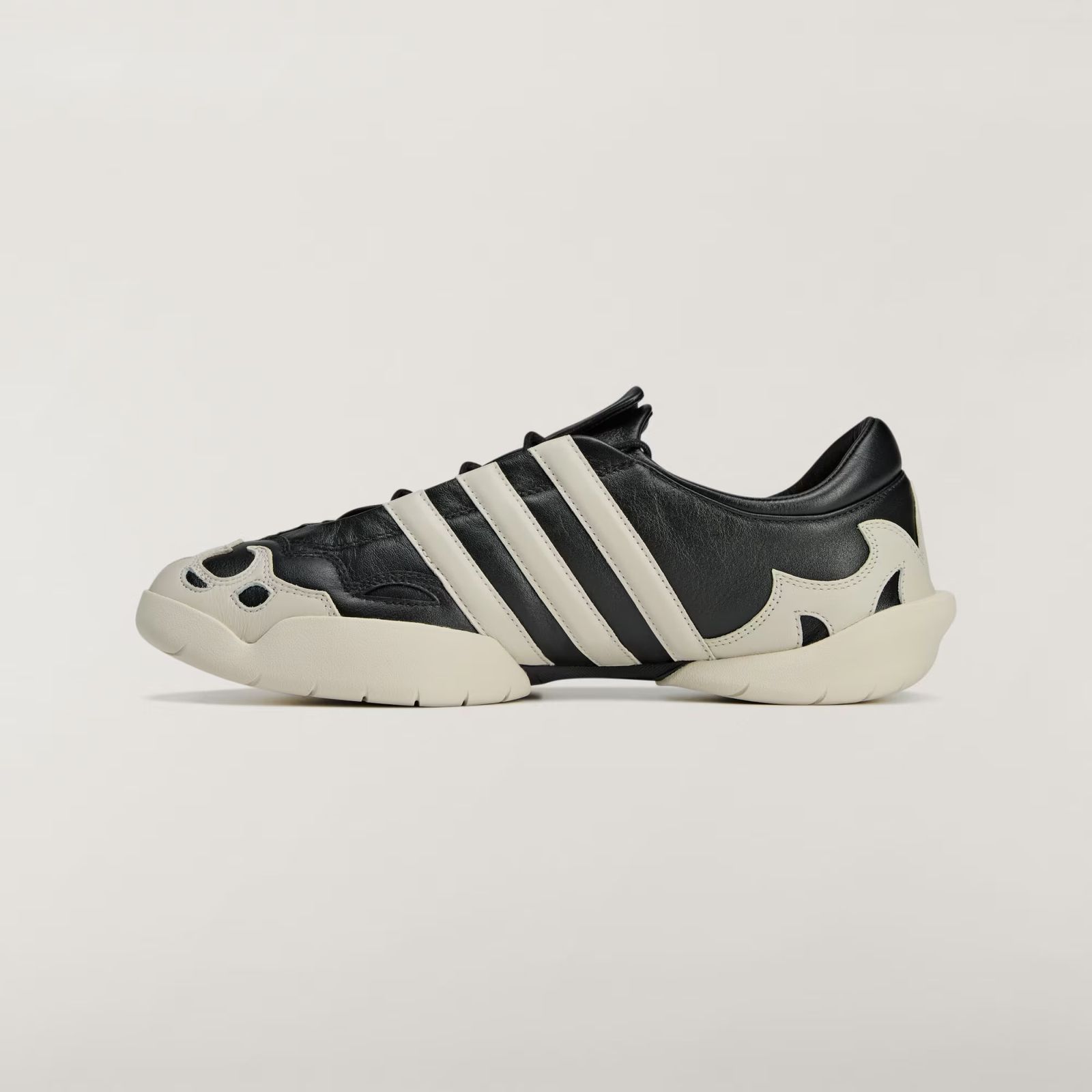 スニーカー / Y-3 REGU 2002 /  Black / Alumina / Alumina [JR3600-FTWA25]