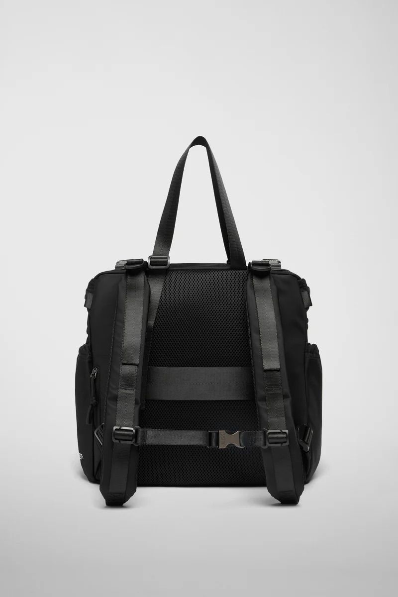 リュック バックパック ハンド ショルダー バッグ 2WAY / イースト+ウェスト リサイクルナイロン 防水 / Mサイズ / ブラック [ZAEWRM001 NERO]