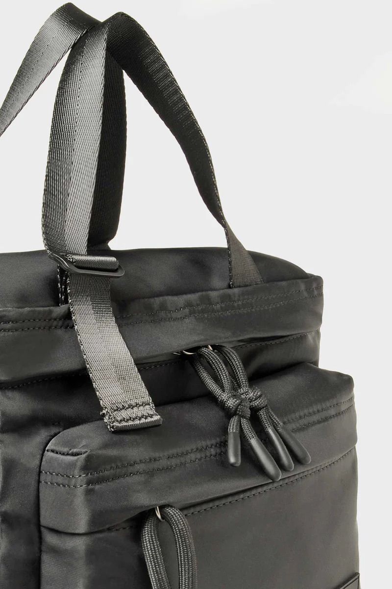 リュック バックパック ハンド ショルダー バッグ 2WAY / イースト+ウェスト リサイクルナイロン 防水 / Sサイズ / ブラック [ZAEWRS001 NERO]