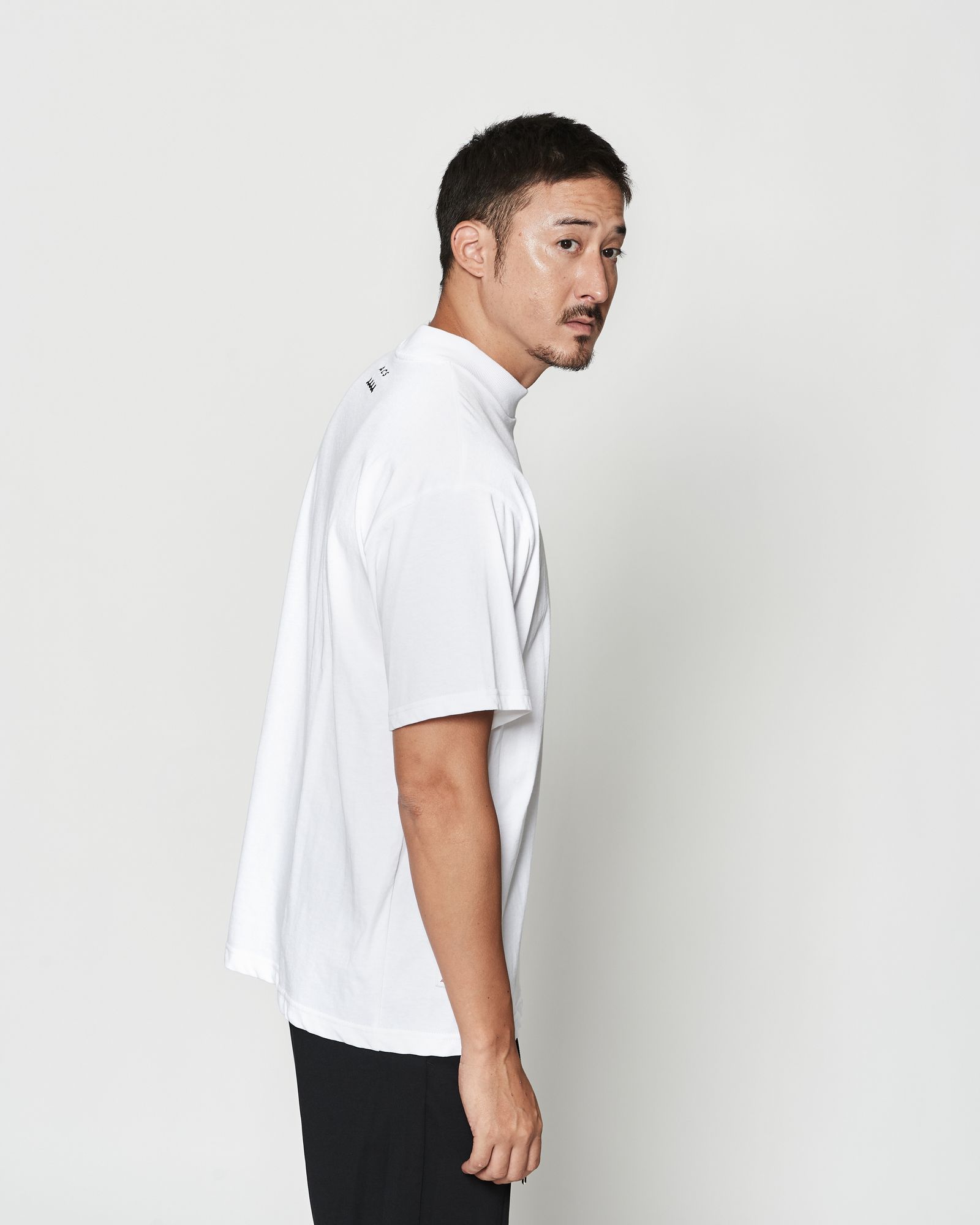 ☆先行予約☆muta MARINE × ACANTHUS  / モックネックポケットTシャツ / Mock Neck Pocket Tee / WHITE 【MA2633】