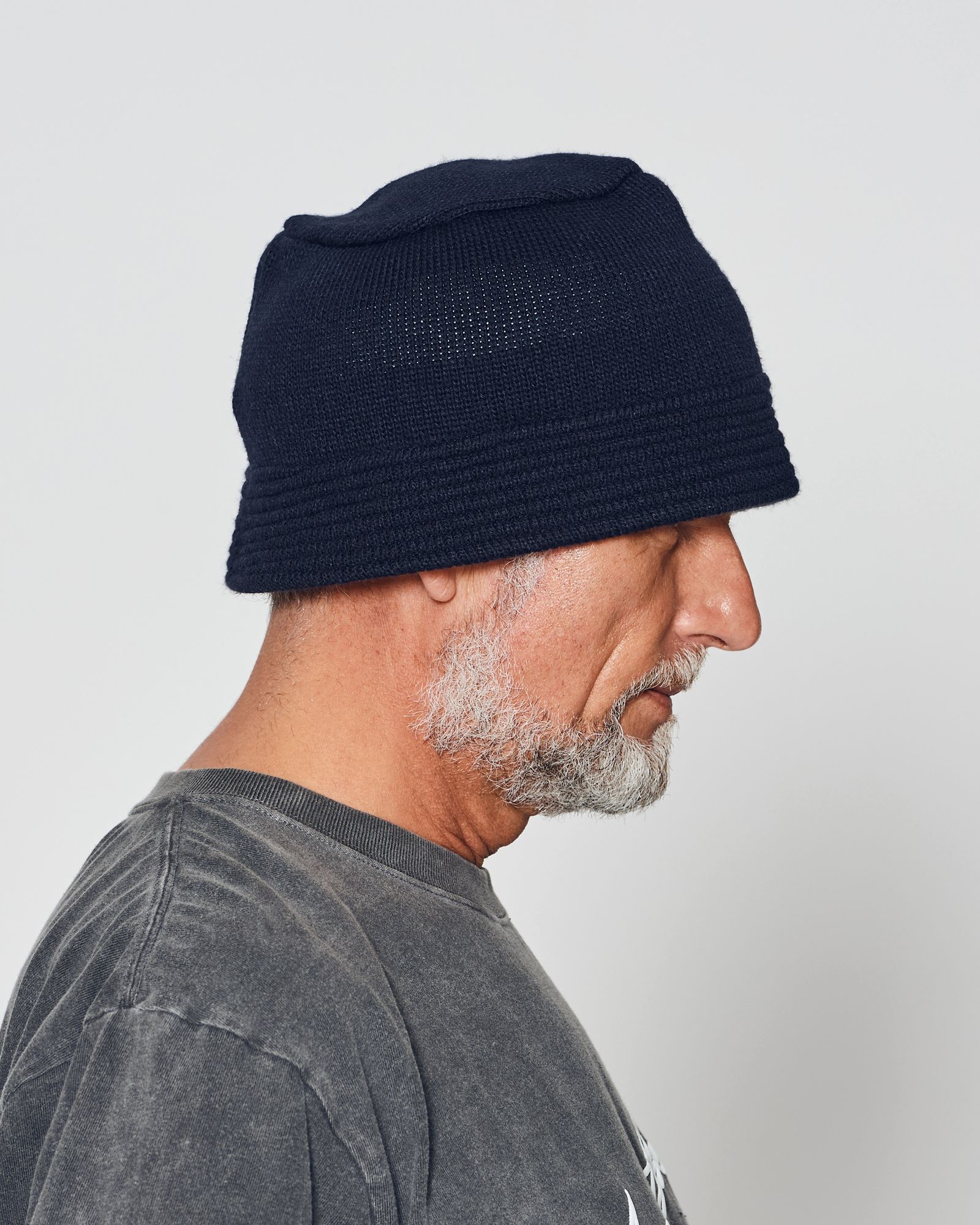 ☆先行予約販売2025年10月下旬～11月下旬頃入荷予定☆ ACANTHUS × muta MARINE / muta Wave Logo Knit Bucket Hat / ニットバケットハット / NAVY 【MA2543】