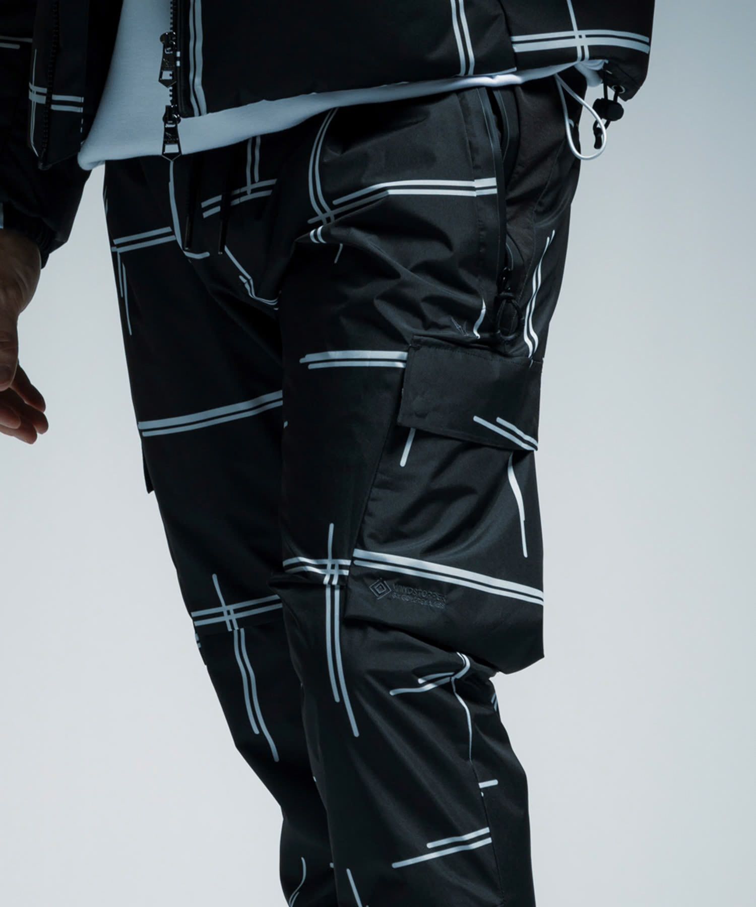 ☆先行予約☆1PIU1UGUALE3 RELAX × +phenix / ルーズカーゴパンツ / WINDSTOPPER プロダクト by GORE-TEX LABS /ウィンドストッパー / ゴアテックス / ブラック×ホワイト【USB-26132】