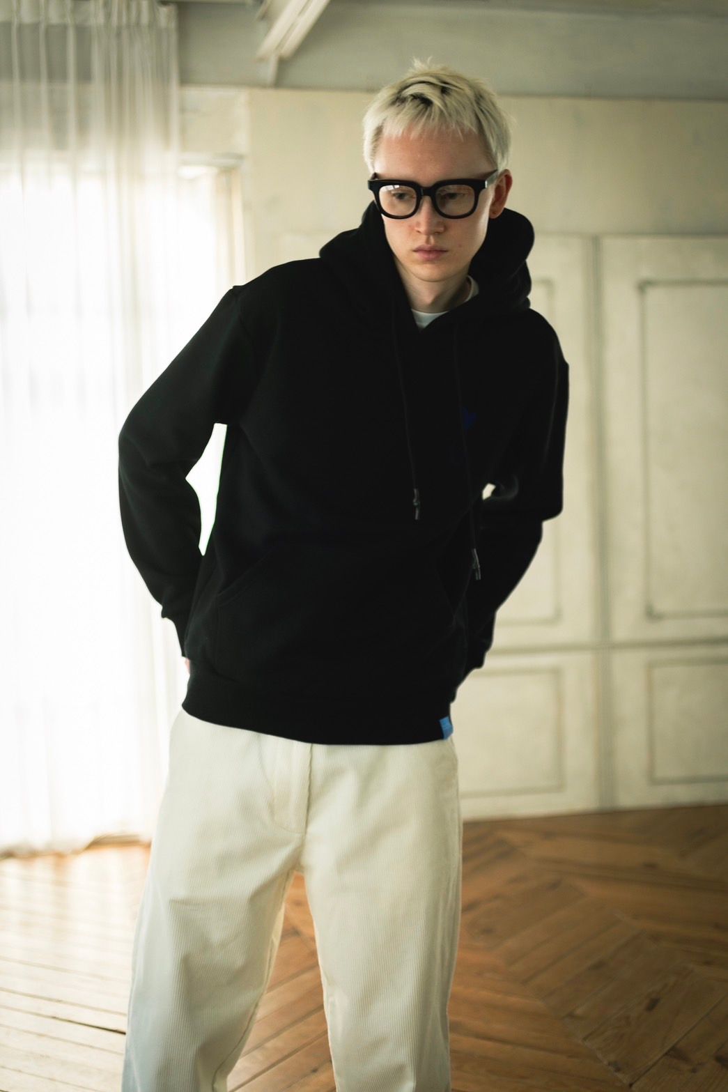 プルオーバーパーカー / Tiphanie Hoodie / Black x Royal Blue