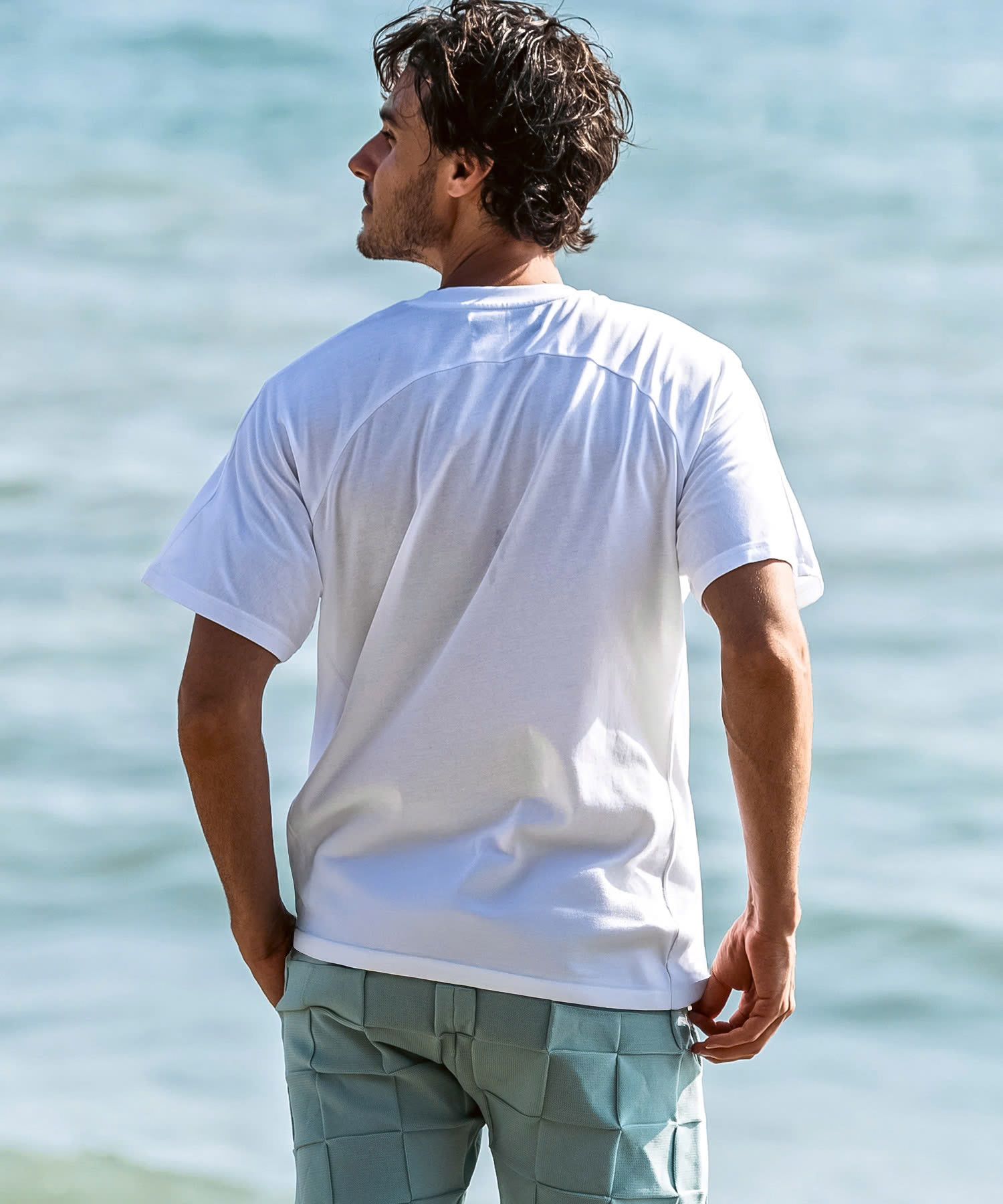 シャドウロゴ半袖Tシャツ / ホワイト【UST-26005】