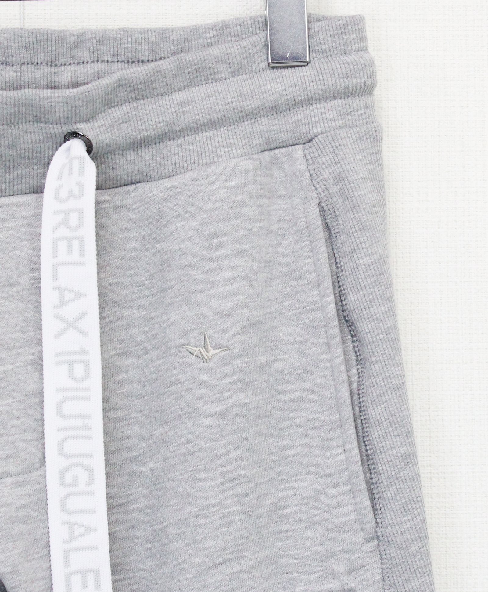 EMBOSSED LOGO JOGGER PANTS / エンボスロゴ ジョガーパンツ / グレー【USB-26083】