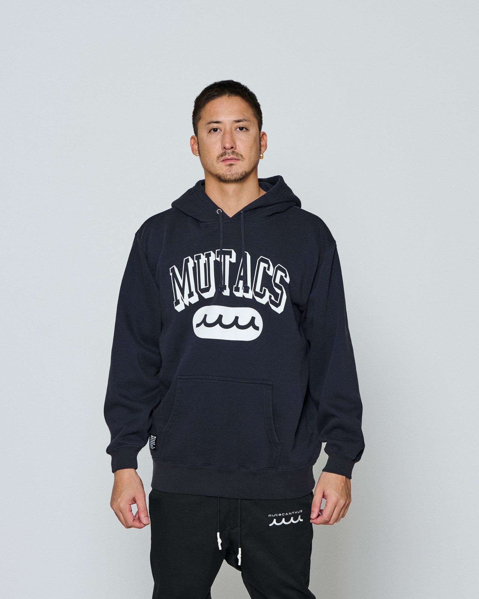 ☆先行予約☆ muta MARINE × ACANTHUS / カレッジロゴフーディー /パーカー / Shadow College Logo Hooded Sweatshirt / NAVY 【MA2660】