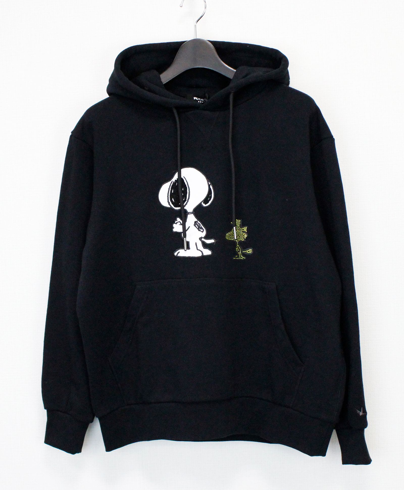 1PIU1UGUALE3 RELAX × PEANUTS / スヌーピー ラインストーンフーディー / パーカー / ブラック【USO-26055】