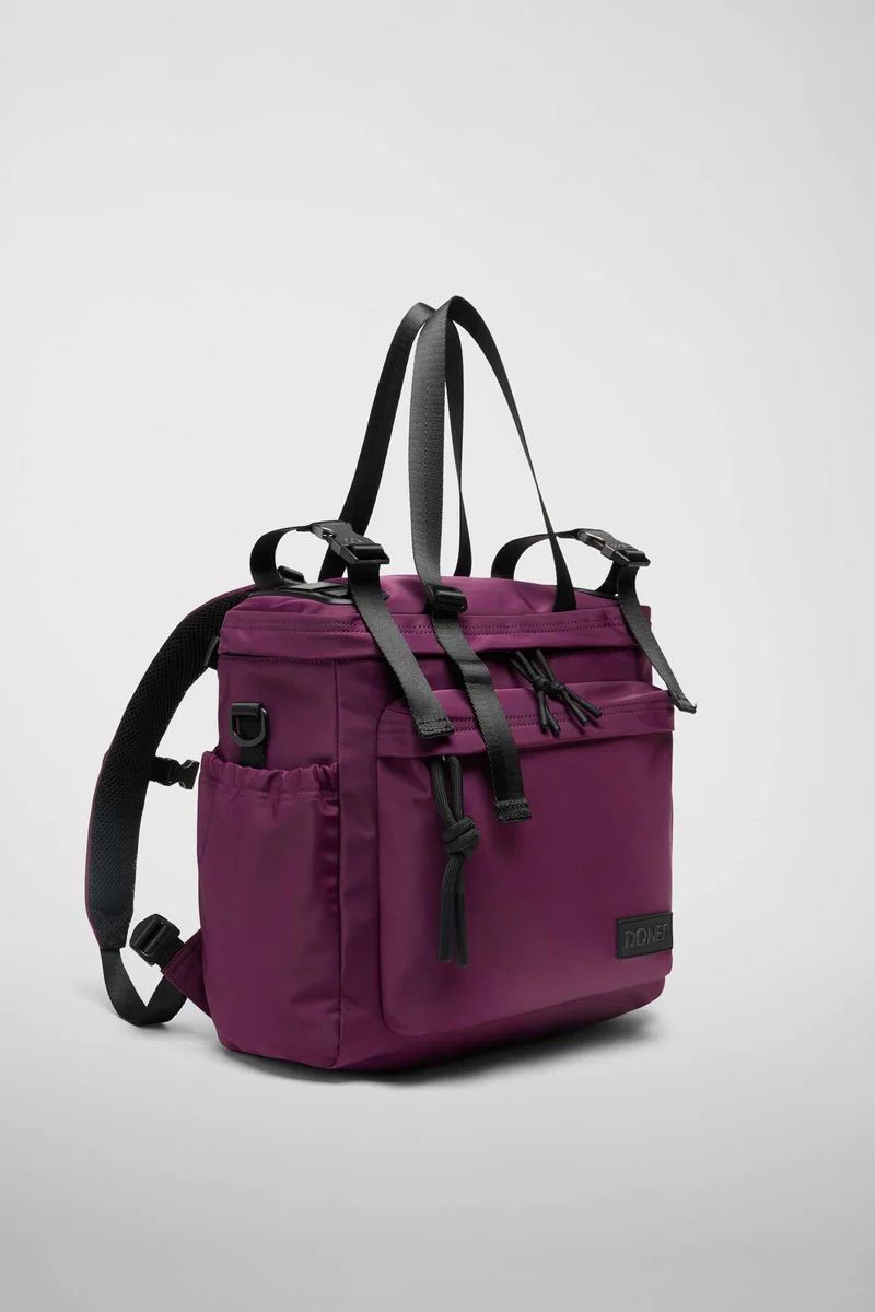 リュック バックパック ハンド ショルダー バッグ 2WAY / イースト+ウェスト リサイクルナイロン 防水 / Mサイズ / バーガンディ [ZAEWRM165 VINACCIA]