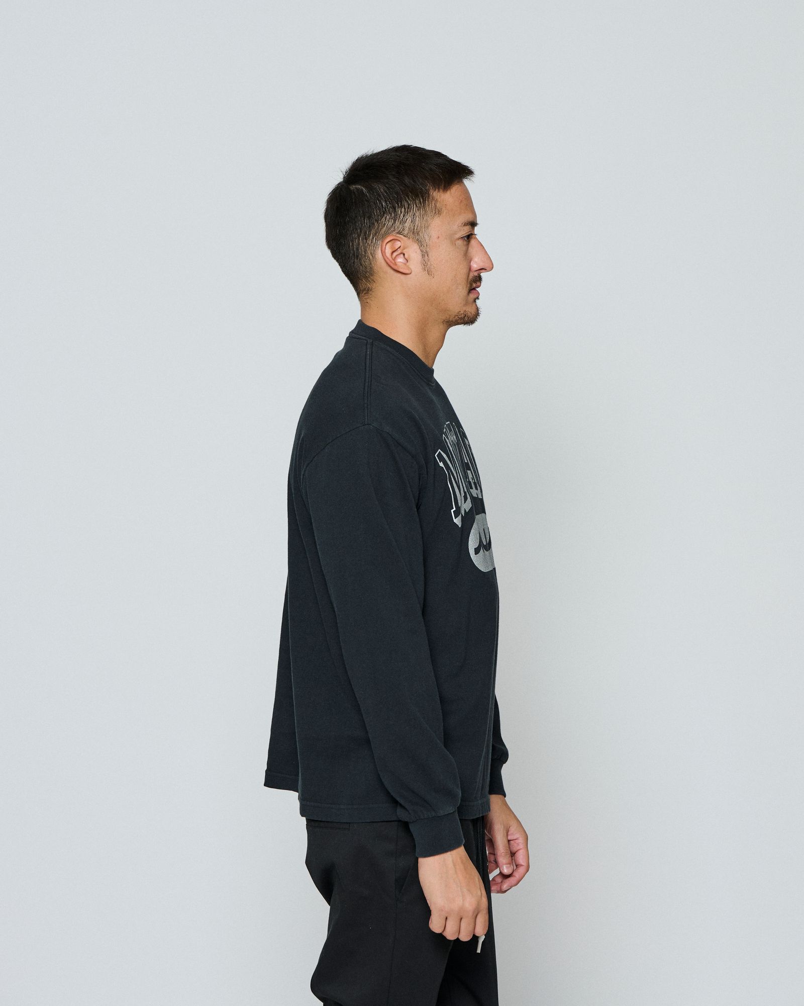 ☆先行予約☆ muta MARINE × ACANTHUS / カレッジロゴロンTee / Shadow College Logo L/S Tee / BLACK 【MA2661】