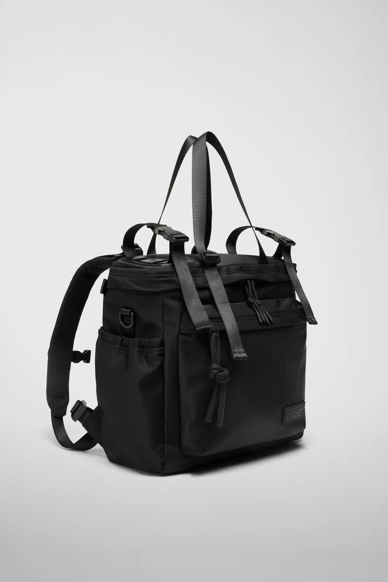 リュック バックパック ハンド ショルダー バッグ 2WAY / イースト+ウェスト リサイクルナイロン 防水 / Mサイズ / ブラック [ZAEWRM001 NERO]