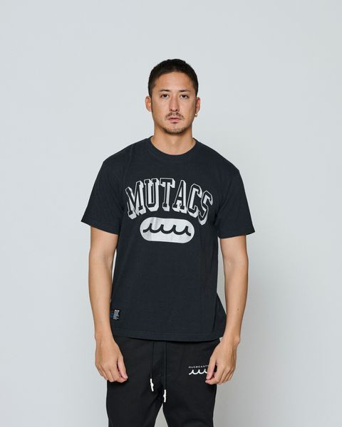 ☆先行予約☆ muta MARINE × ACANTHUS / カレッジロゴTシャツ / Shadow College Logo Tee / BLACK 【MA2662】