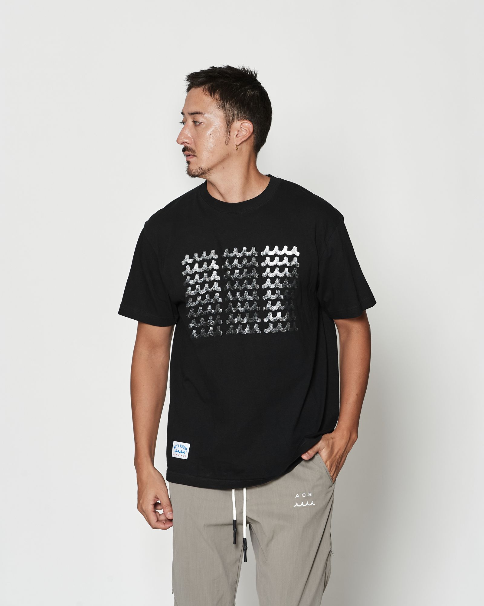 ☆先行予約☆muta MARINE × ACANTHUS  / フォイルプリントロゴTシャツ / Foil Print Wave Logo Tee / BLACK 【MA2621】