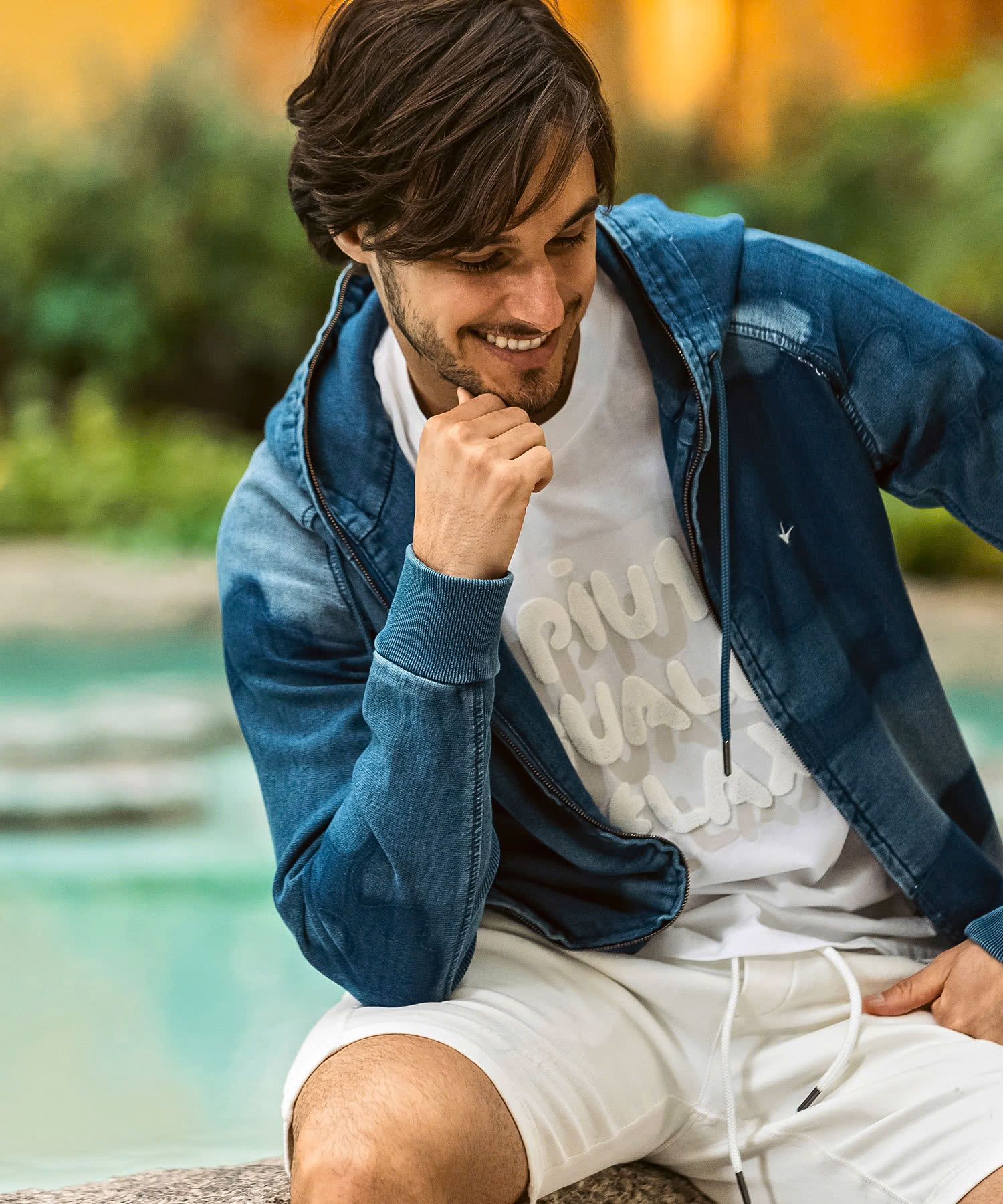 シャドウロゴ半袖Tシャツ / ホワイト【UST-26005】