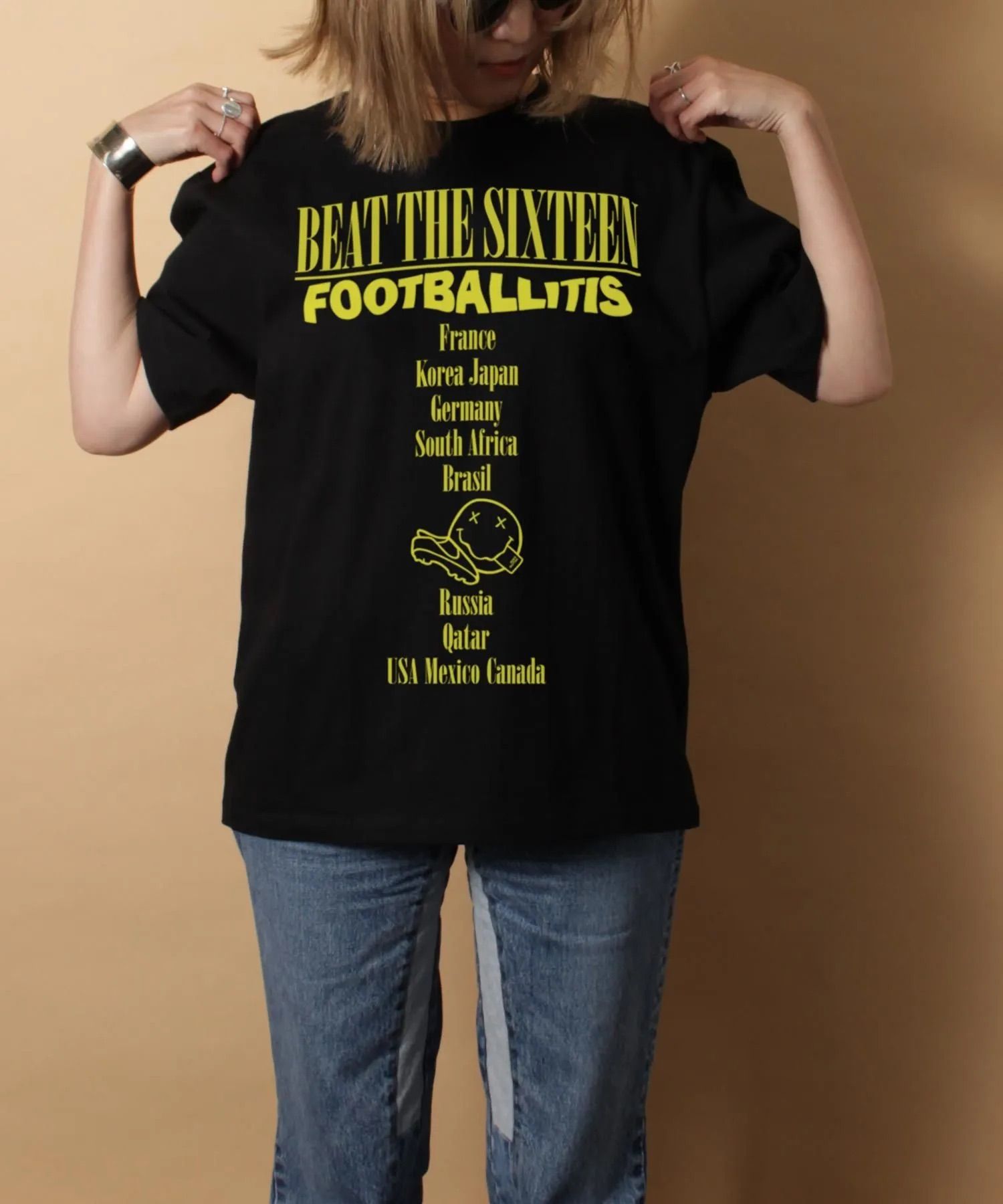 【FOOTBALLITIS】[SMILEY] Tシャツ / BLACK [261321NV]