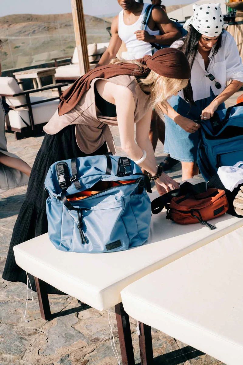 リュック バックパック ハンド ショルダー バッグ 2WAY / イースト+ウェスト リサイクルナイロン 防水 / Lサイズ / ライトブルー [ZAEWRL017 BLU CIARO]