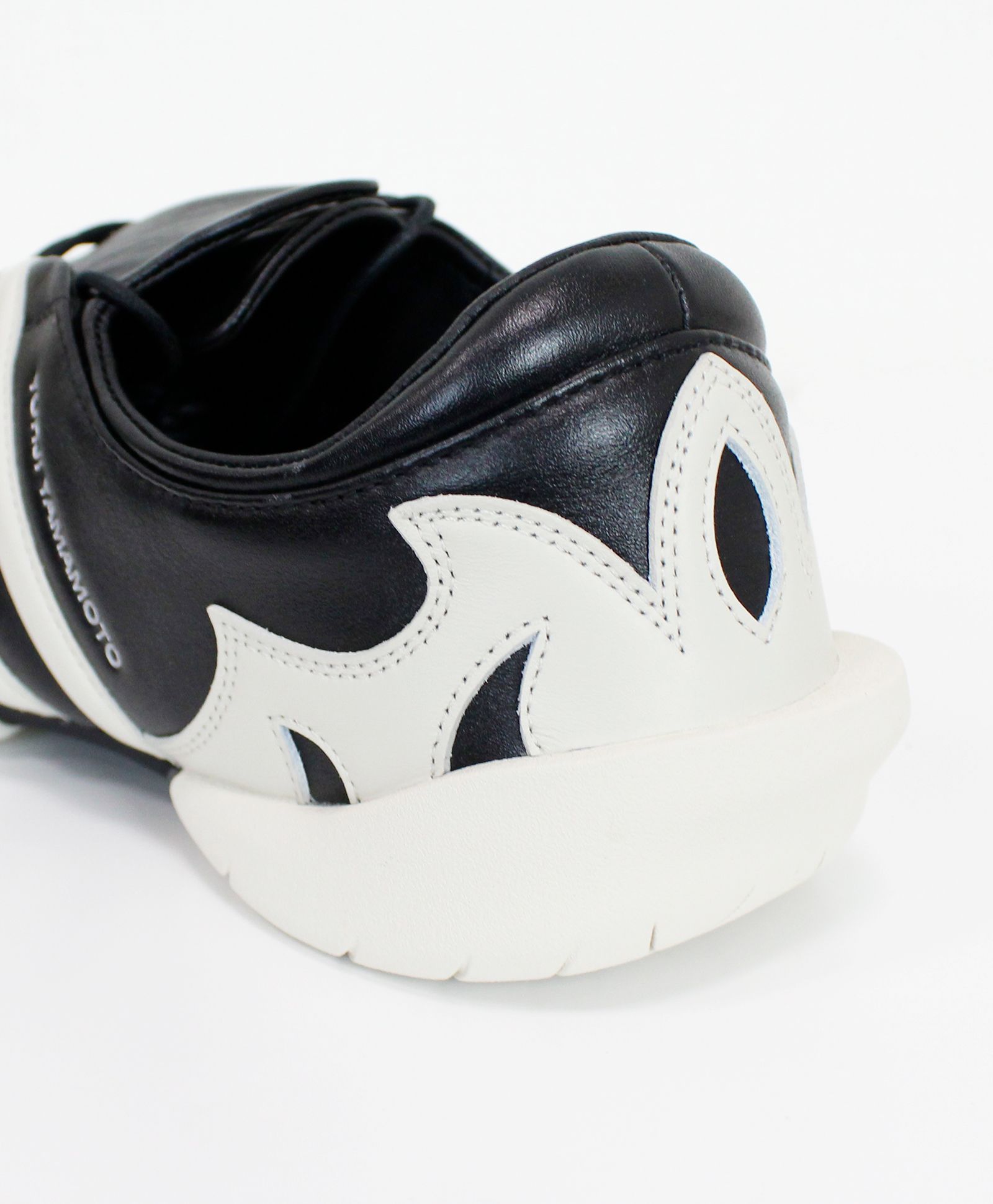 スニーカー / Y-3 REGU 2002 /  Black / Alumina / Alumina [JR3600-FTWA25]