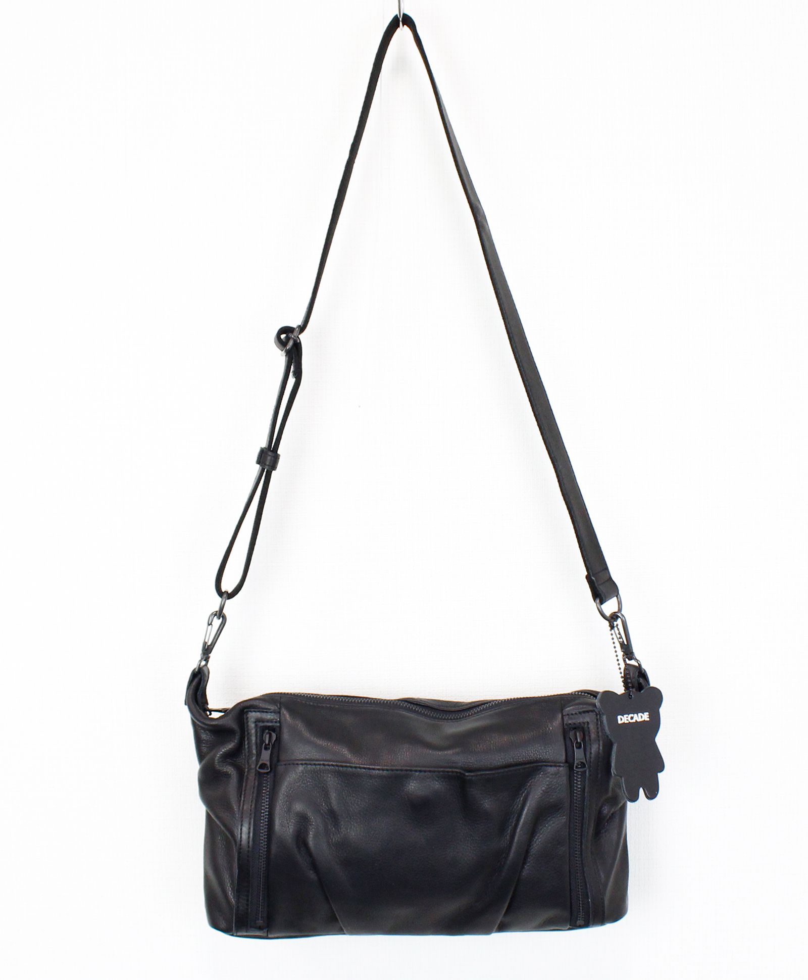 DECADE - オイルドカウレザー・ミニショルダーバッグ / ブラック / Oiled Cow Leather Mini Shoulder Bag  / B - Black【DCD-01346】 | femt