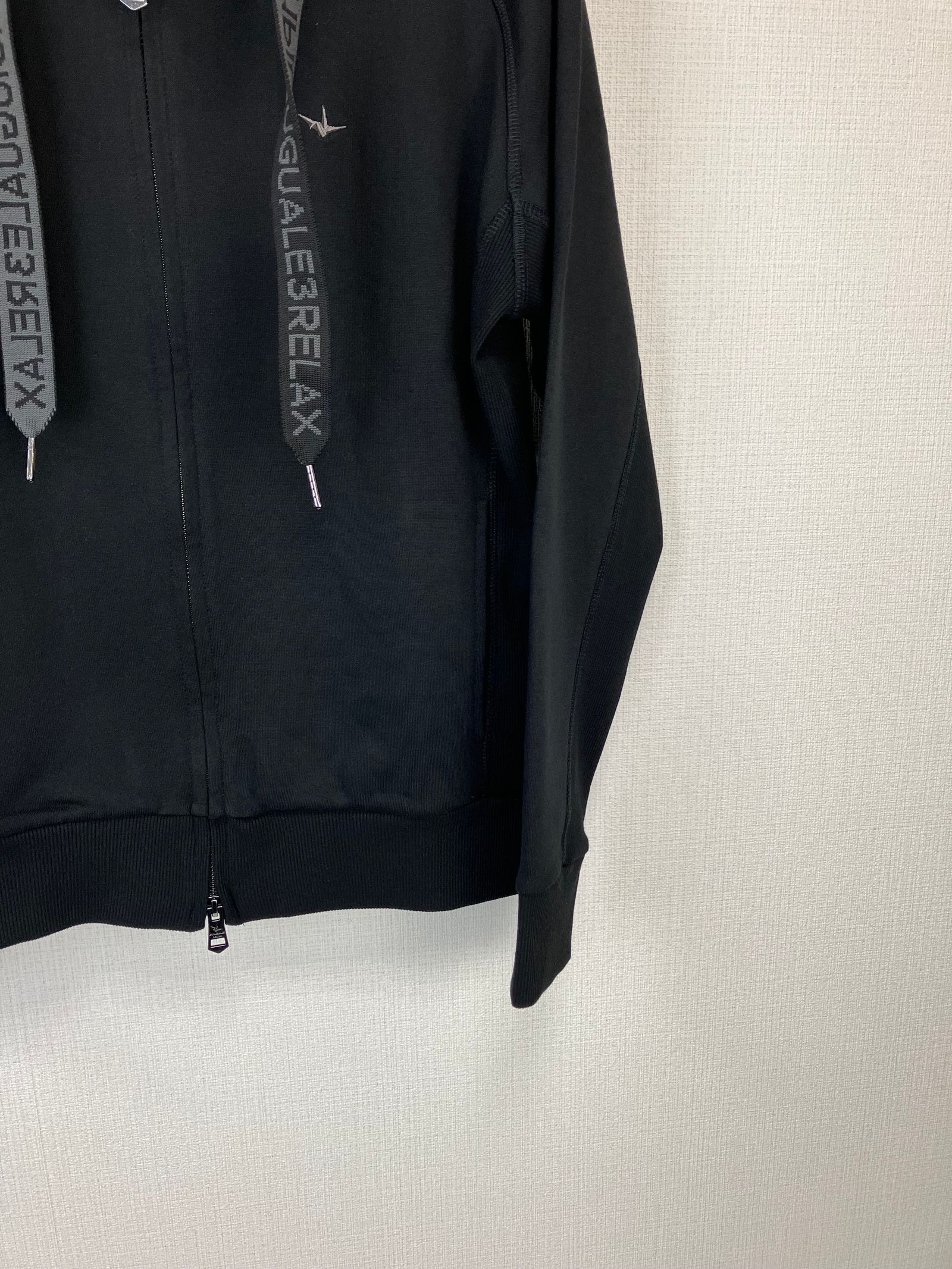 HOOD EMBOSSED LOGO HOODIE / エンボスロゴ ジップパーカー / ブラック【USO-26063】