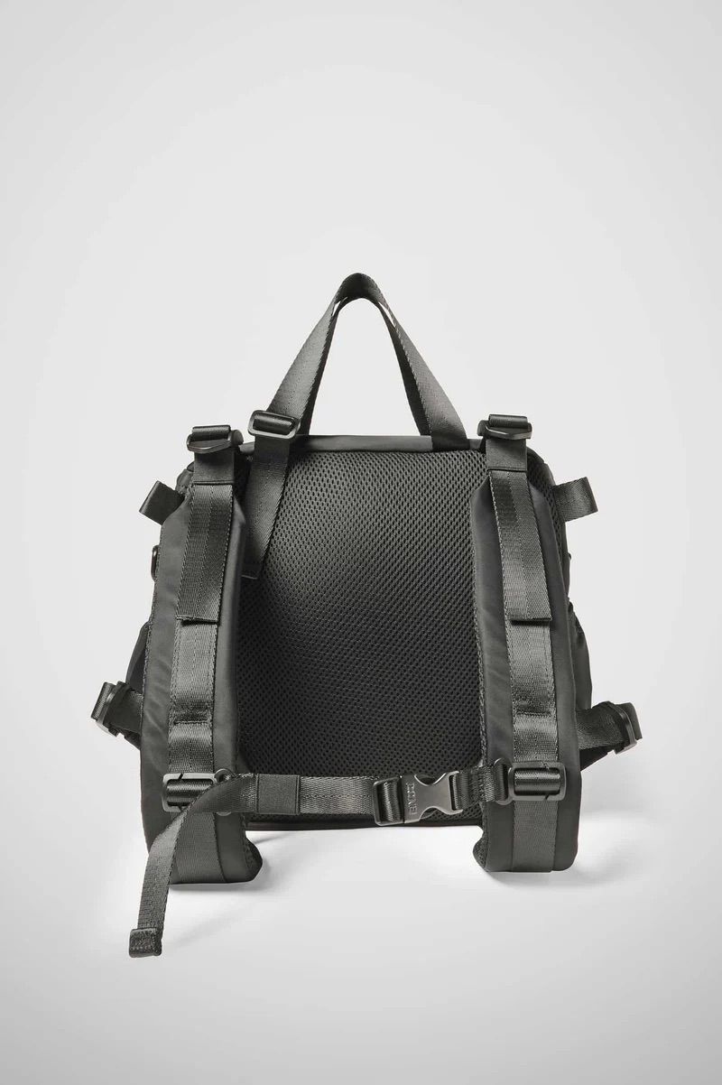 リュック バックパック ハンド ショルダー バッグ 2WAY / イースト+ウェスト リサイクルナイロン 防水 / Sサイズ / ブラック [ZAEWRS001 NERO]