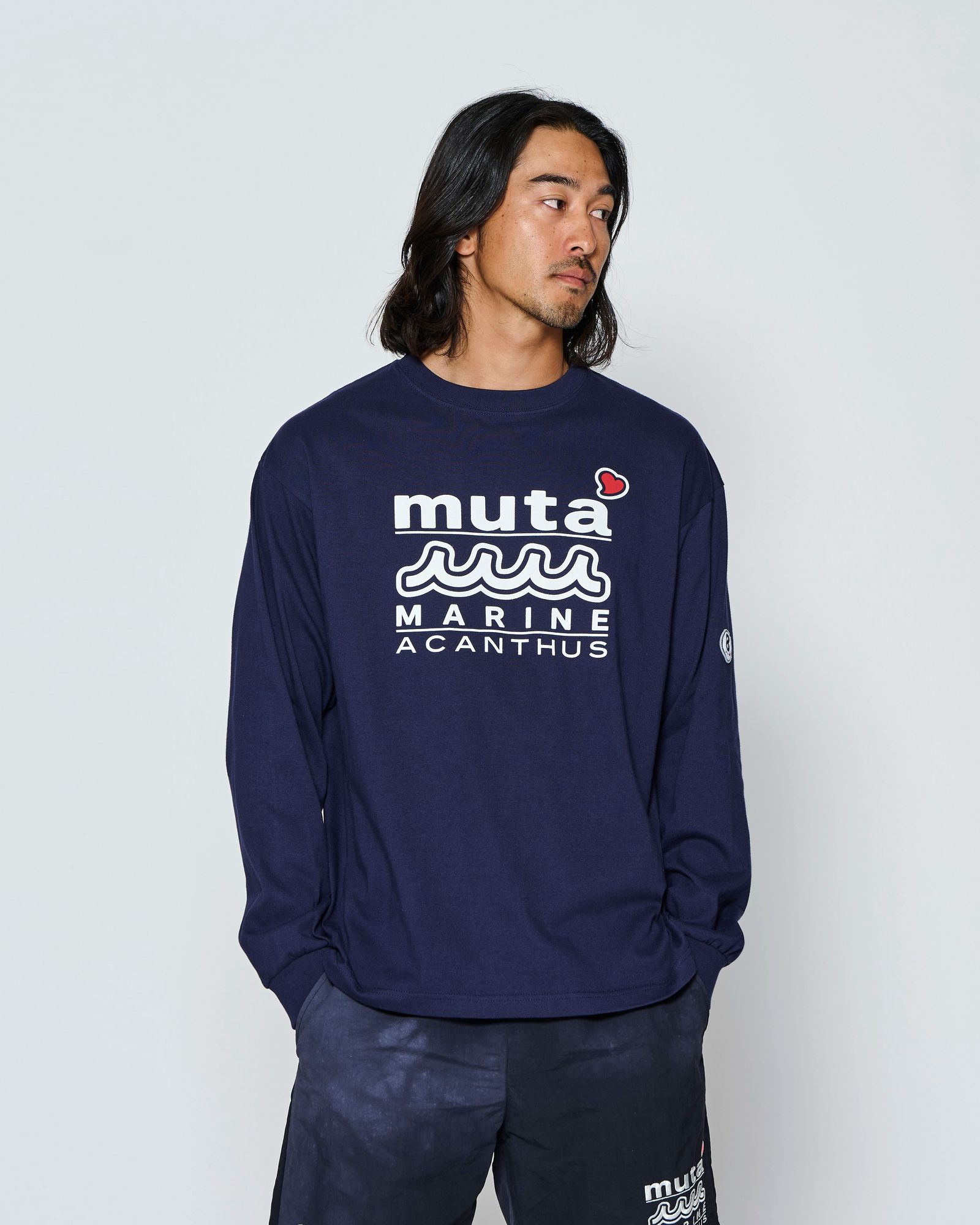 ☆先行予約☆muta MARINE × ACANTHUS  / WネームロゴロングスリーブTシャツ /  W-name logo L/S tee / NAVY【MA2727】