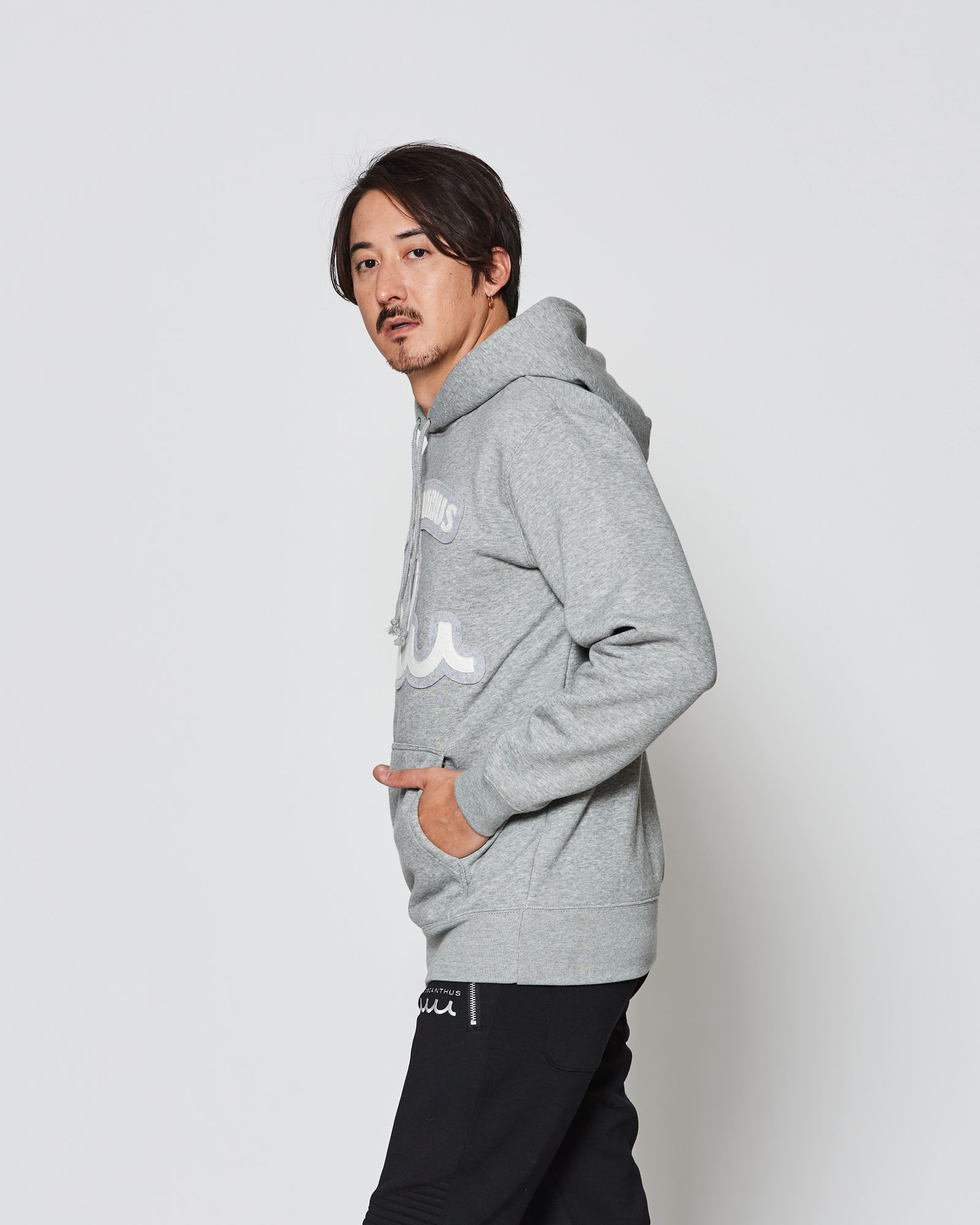 ACANTHUS × muta MARINE / muta Big Embroidered Patch Hooded Sweatshirts / パーカー / GRAY 【MA2536】