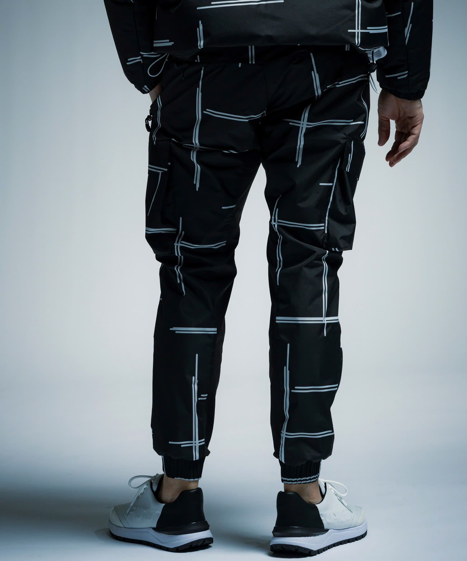 ☆先行予約☆1PIU1UGUALE3 RELAX × +phenix / ルーズカーゴパンツ / WINDSTOPPER プロダクト by GORE-TEX LABS /ウィンドストッパー / ゴアテックス / ブラック×ホワイト【USB-26132】