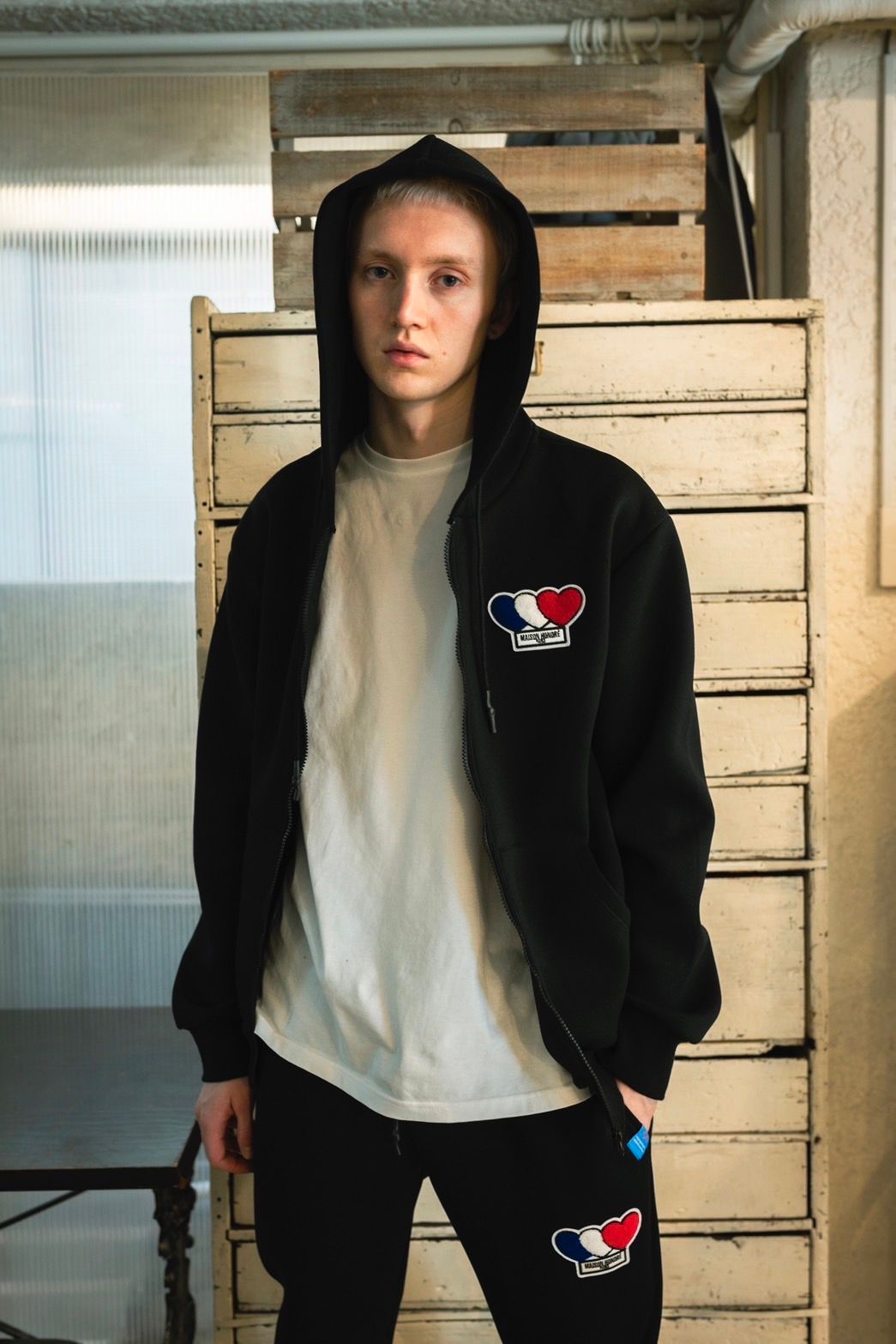 3ハートパッチダンボールジップパーカー / 3Heart Patch Cardboard Zip Hoodie / BLACK