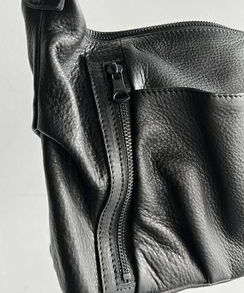 オイルドカウレザー・ミニショルダーバッグ / ブラック / Oiled Cow Leather Mini Shoulder Bag / B - Black【DCD-01346】