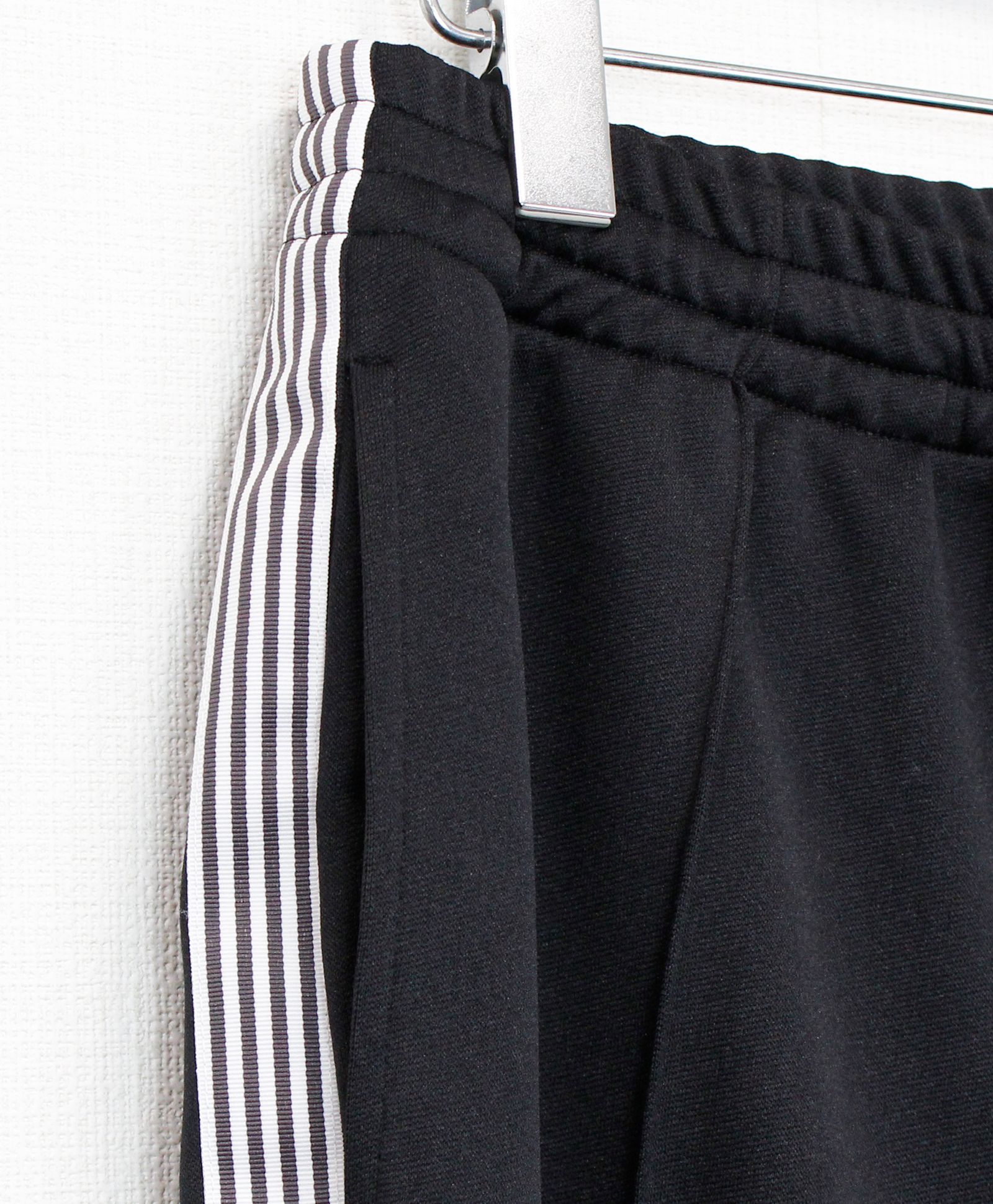 サイドラインジャージパンツ / Tiphanie - Side Line Pants / BLACK × RED