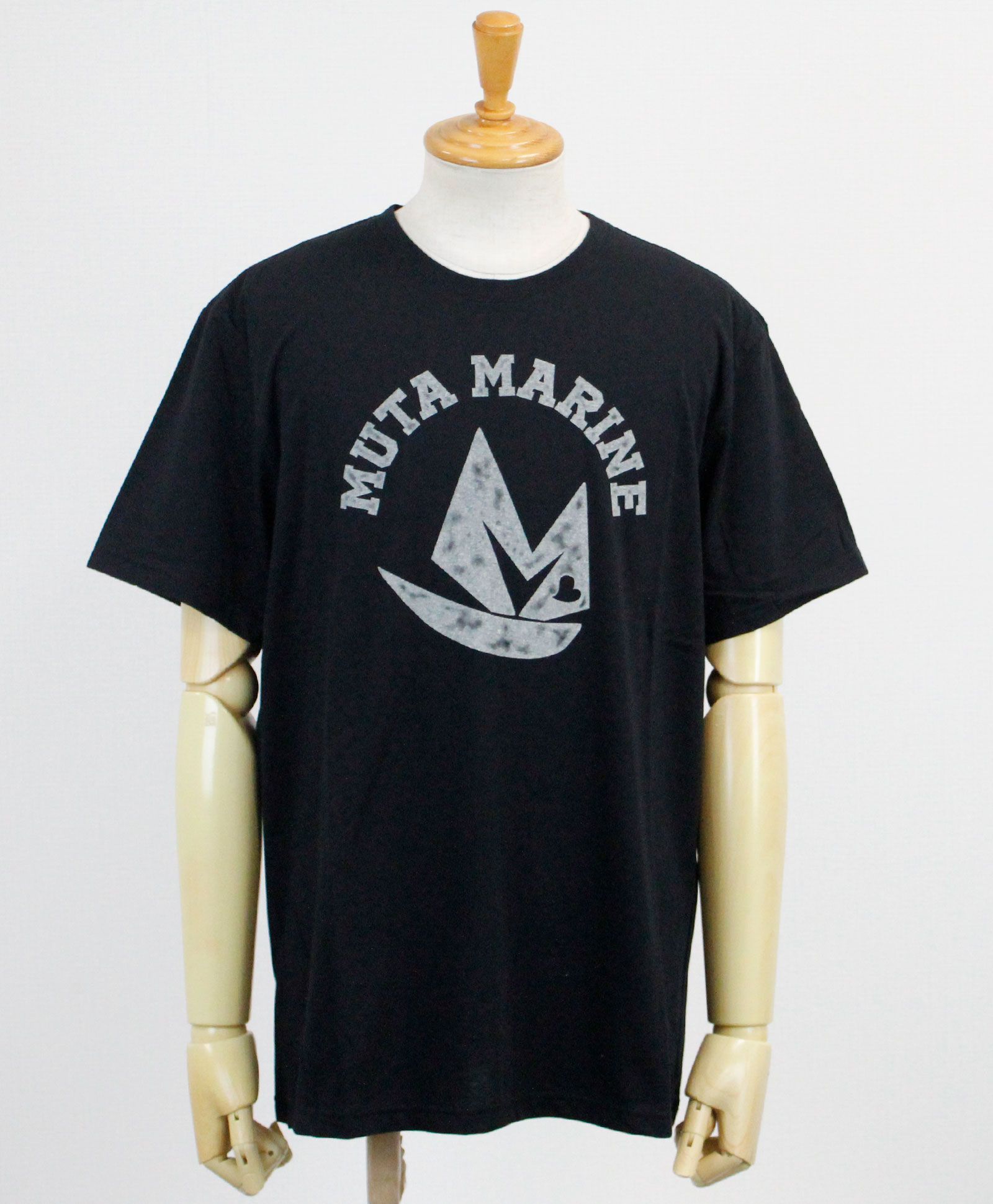Muta Muta Marine ムータマリン メンズ Vintage Yacht Tシャツ ブラック Maverick Group Online Store
