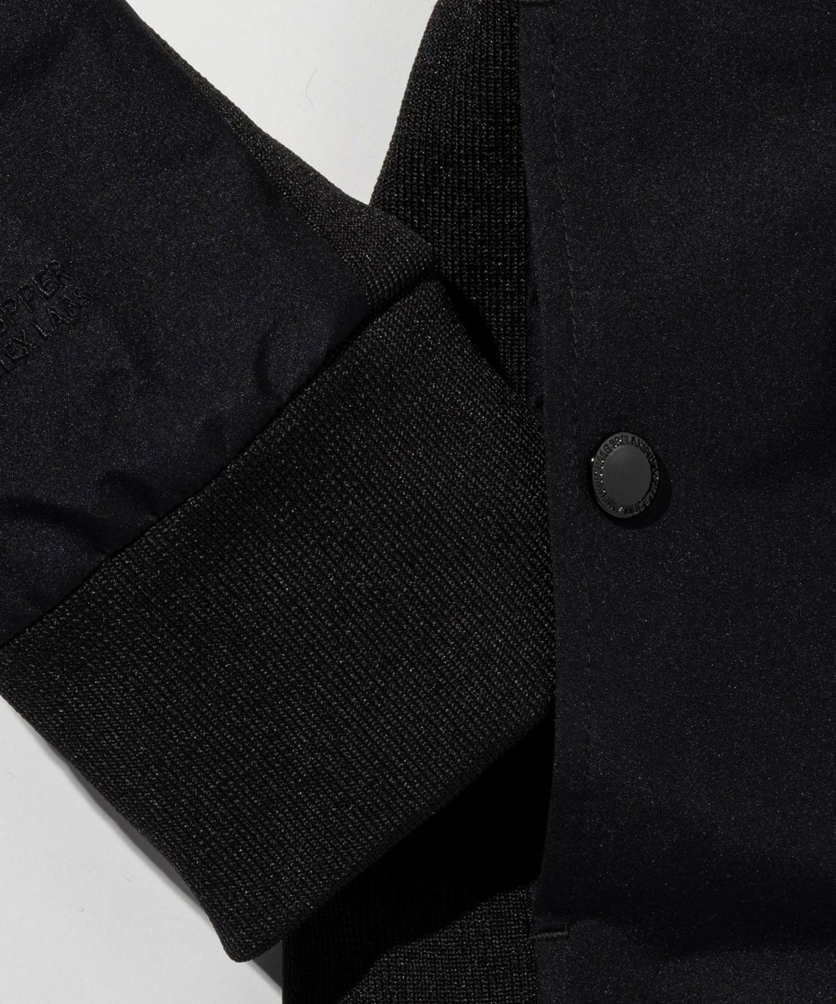 +phenix(ウノピゥウノウグァーレトレ リラックス)サイドロゴジップアップパーカー WINDSTOPPER プロダクト by GORE-TEX LABS / ウィンドストッパー / ゴアテックス / ブラック 【USO-25135】