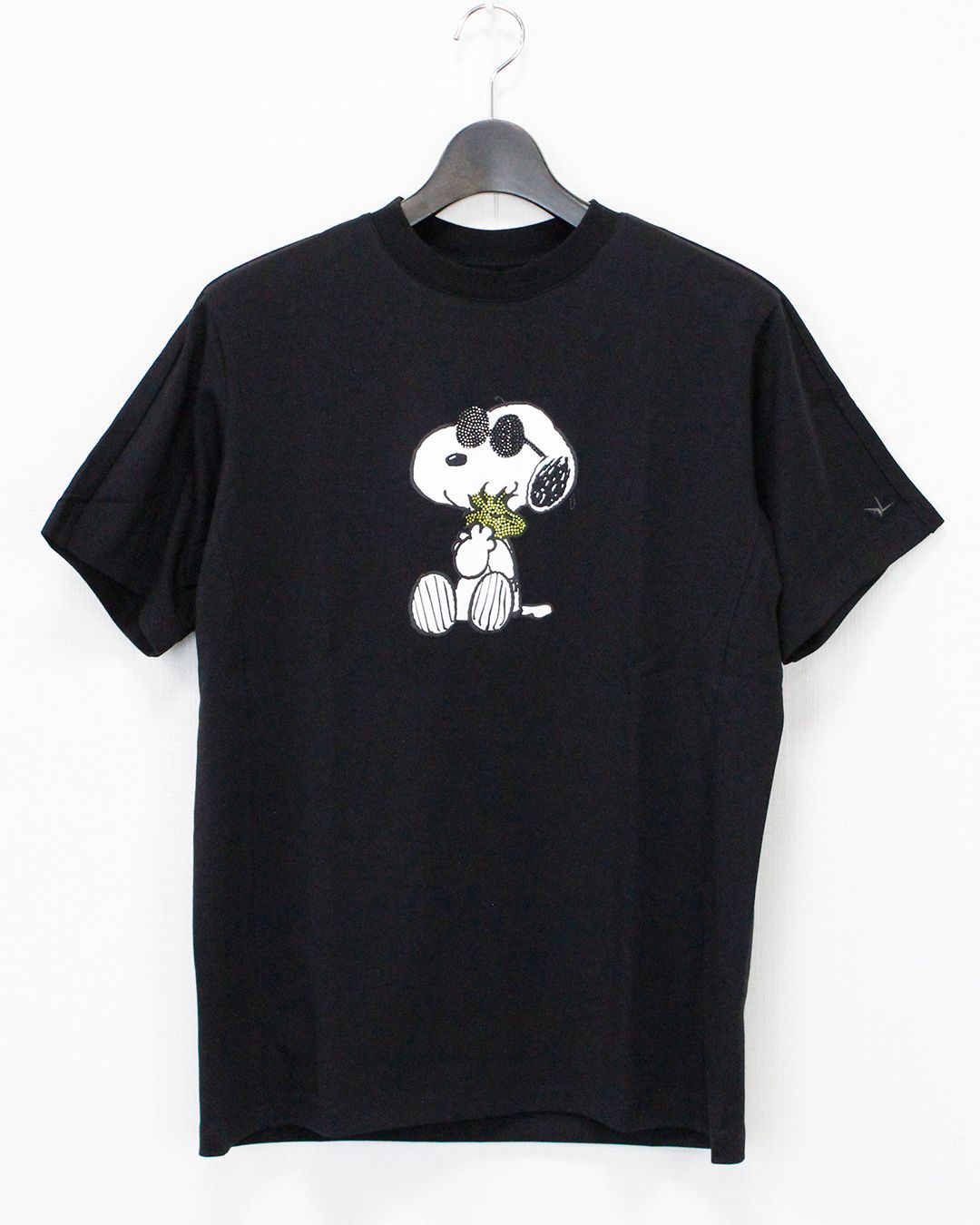 1PIU1UGUALE3 RELAX × PEANUTS / スヌーピー ラインストーン半袖Tシャツ / ブラック【UST-26095】