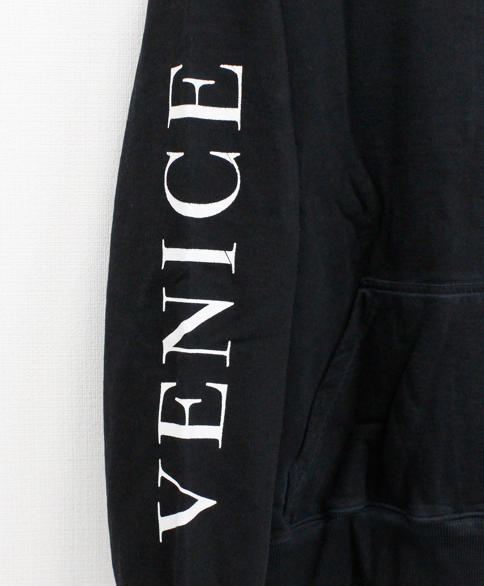 プルオーバーパーカー / ARCH HOODIE  / BLACK 【HOW 734】