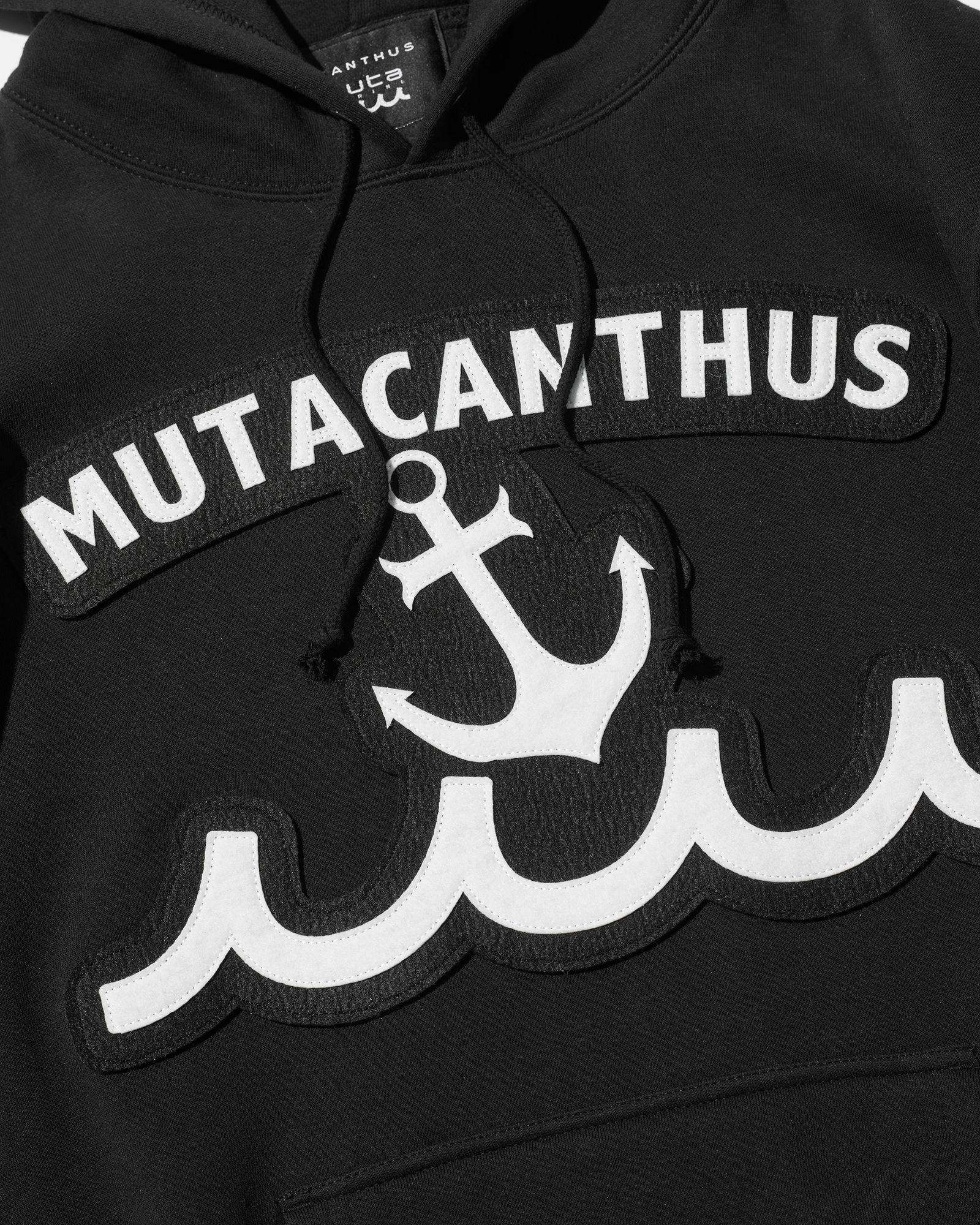 ACANTHUS × muta MARINE / muta Big Embroidered Patch Hooded Sweatshirts / パーカー / BLACK 【MA2536】