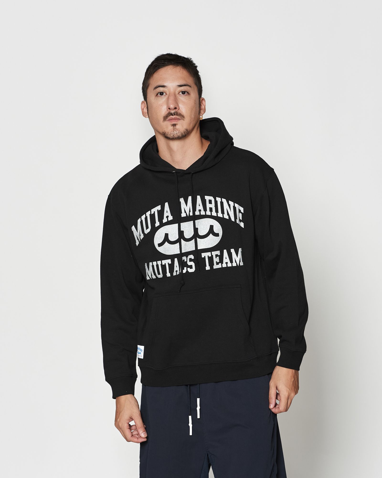 ☆先行予約☆muta MARINE × ACANTHUS  / カレッジロゴ スウェットジップフーディー / パーカー / College Logo Hooded Sweatshirt / BLACK【MA2609】