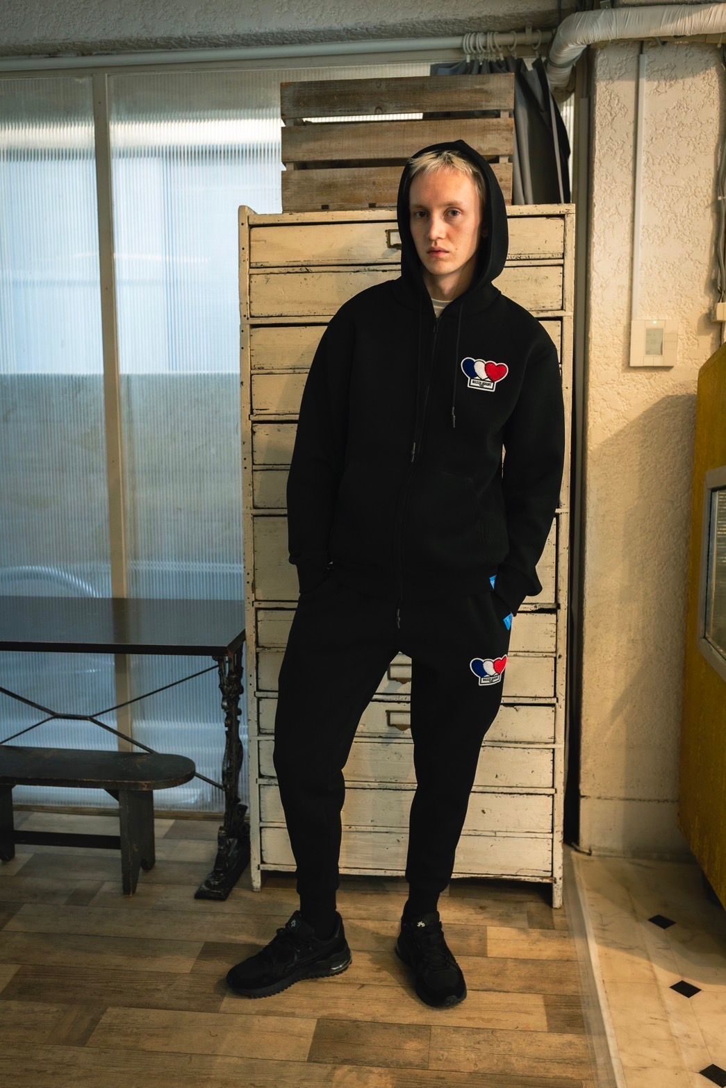 3ハートパッチダンボールジップパーカー / 3Heart Patch Cardboard Zip Hoodie / BLACK