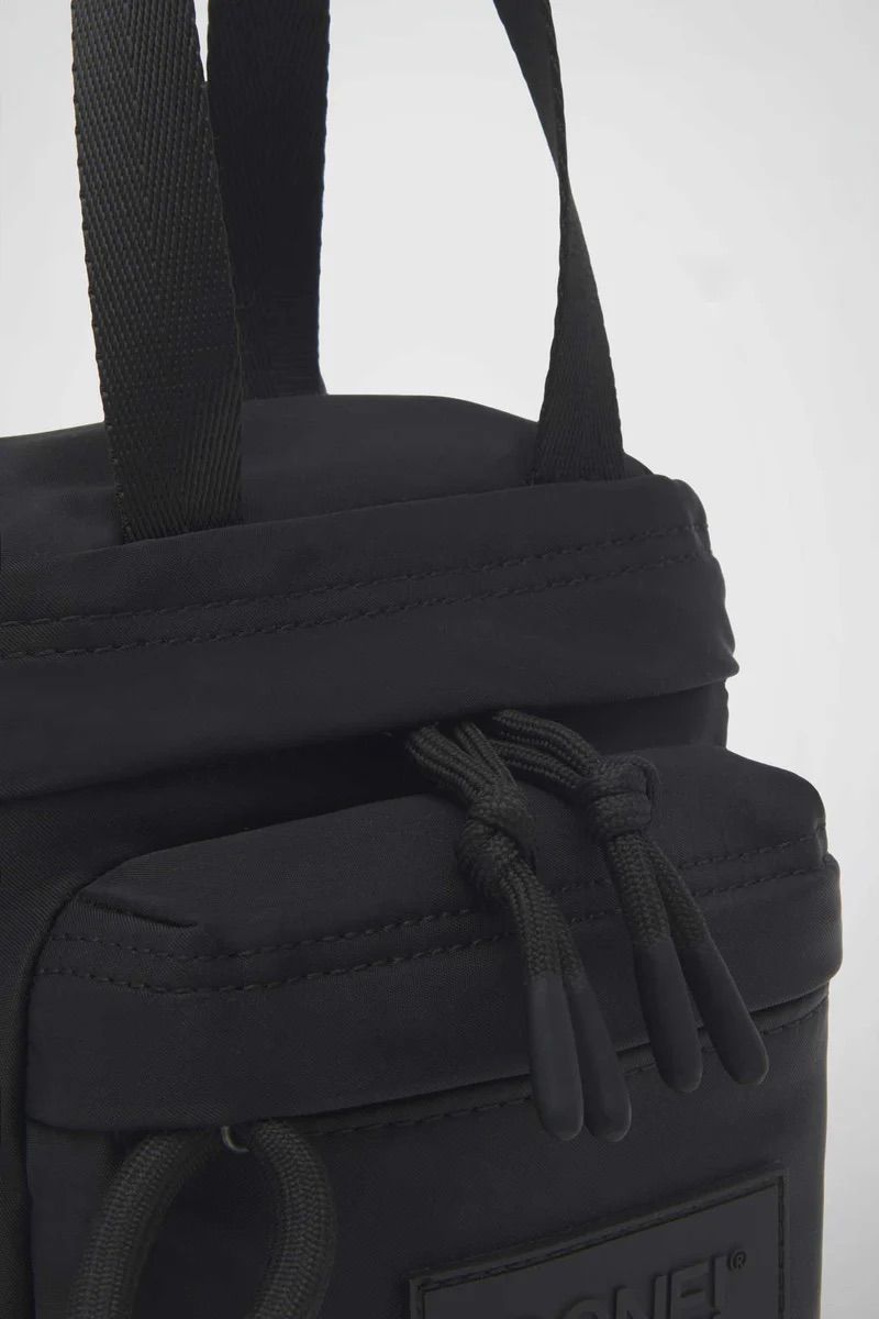 リュック バックパック ハンド ショルダー バッグ 2WAY / イースト+ウェスト リサイクルナイロン 防水 / XSサイズ / ブラック [ZAEWRX001 NERO]