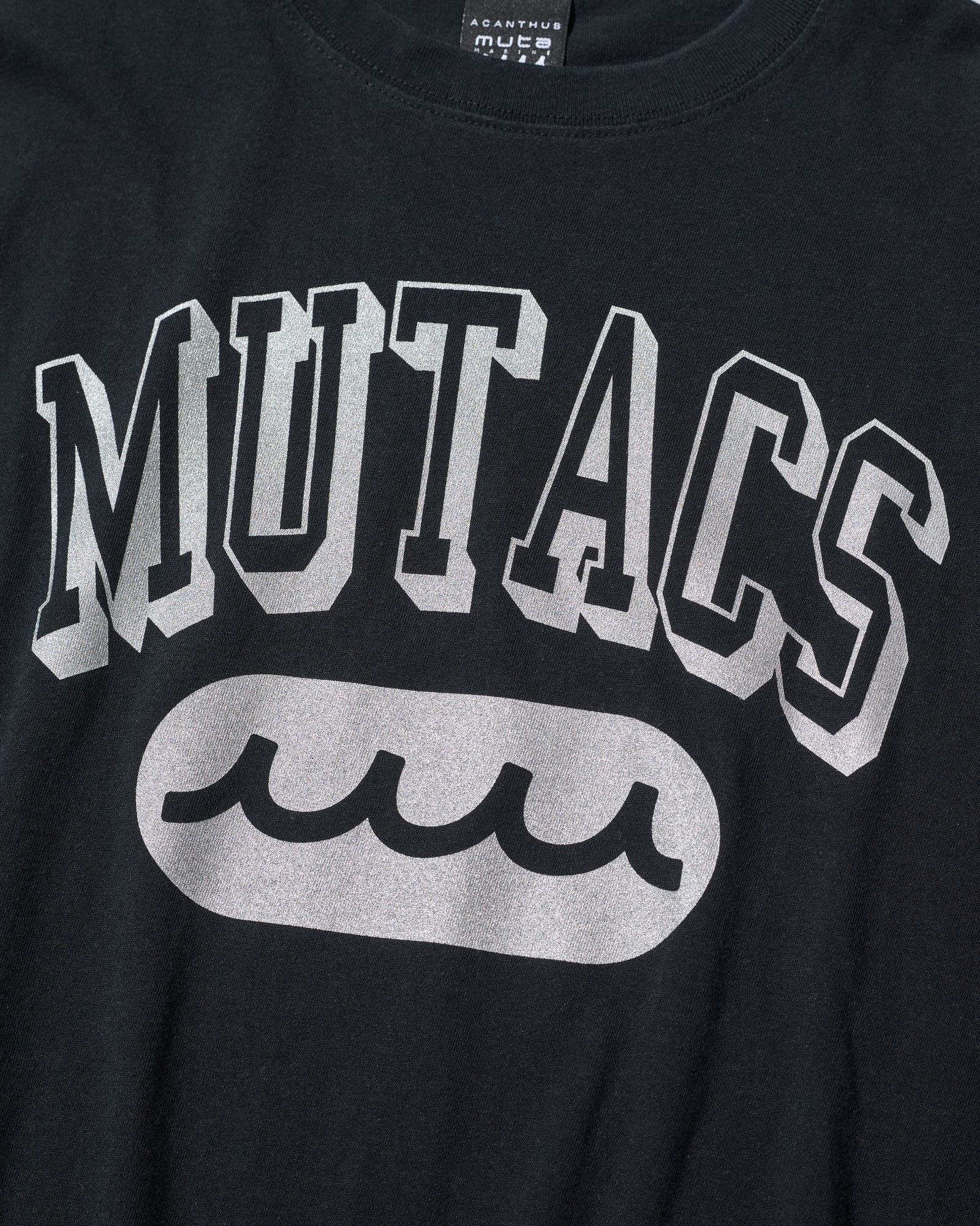 ☆先行予約☆ muta MARINE × ACANTHUS / カレッジロゴロンTee / Shadow College Logo L/S Tee / BLACK 【MA2661】