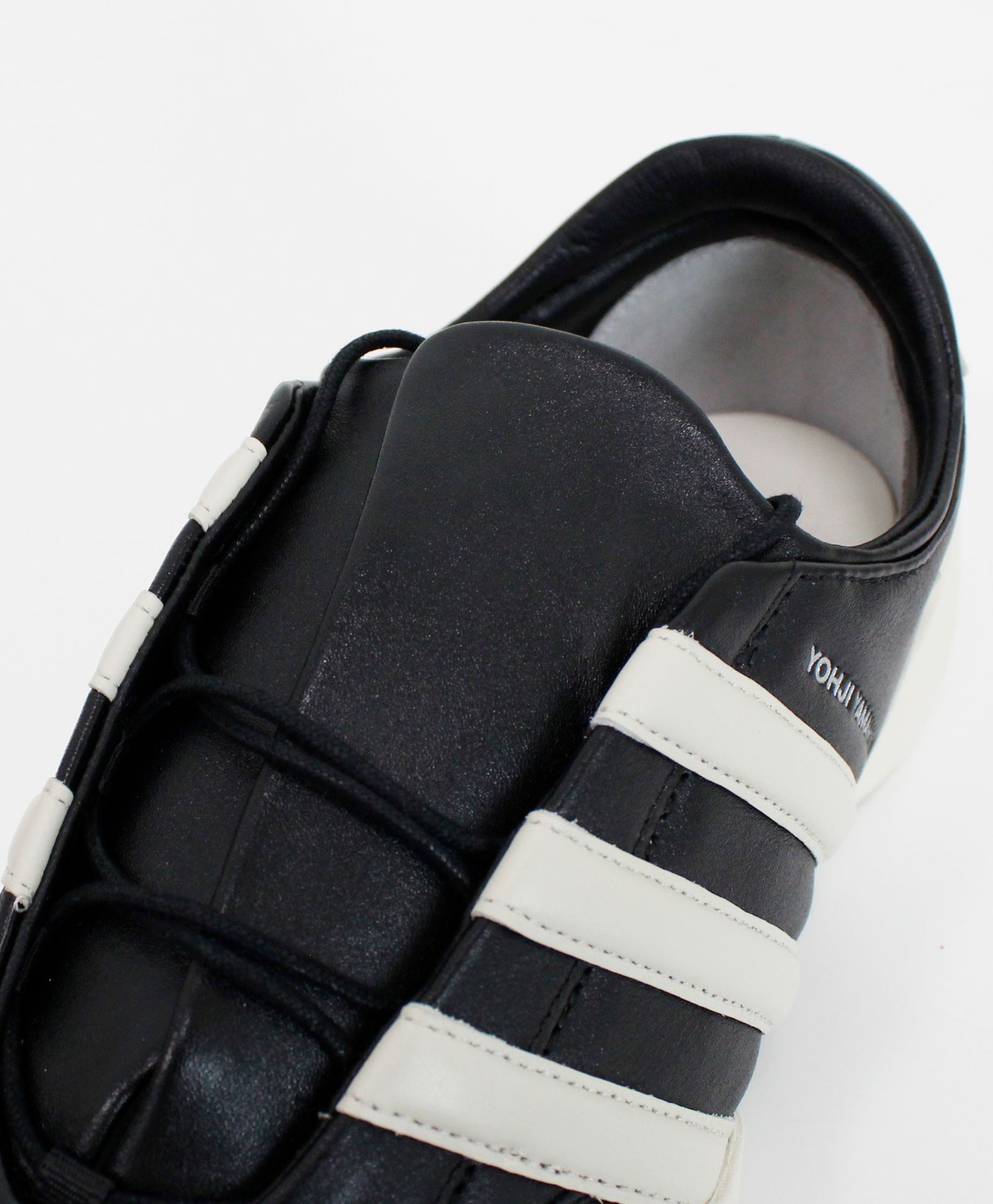 スニーカー / Y-3 REGU 2002 /  Black / Alumina / Alumina [JR3600-FTWA25]