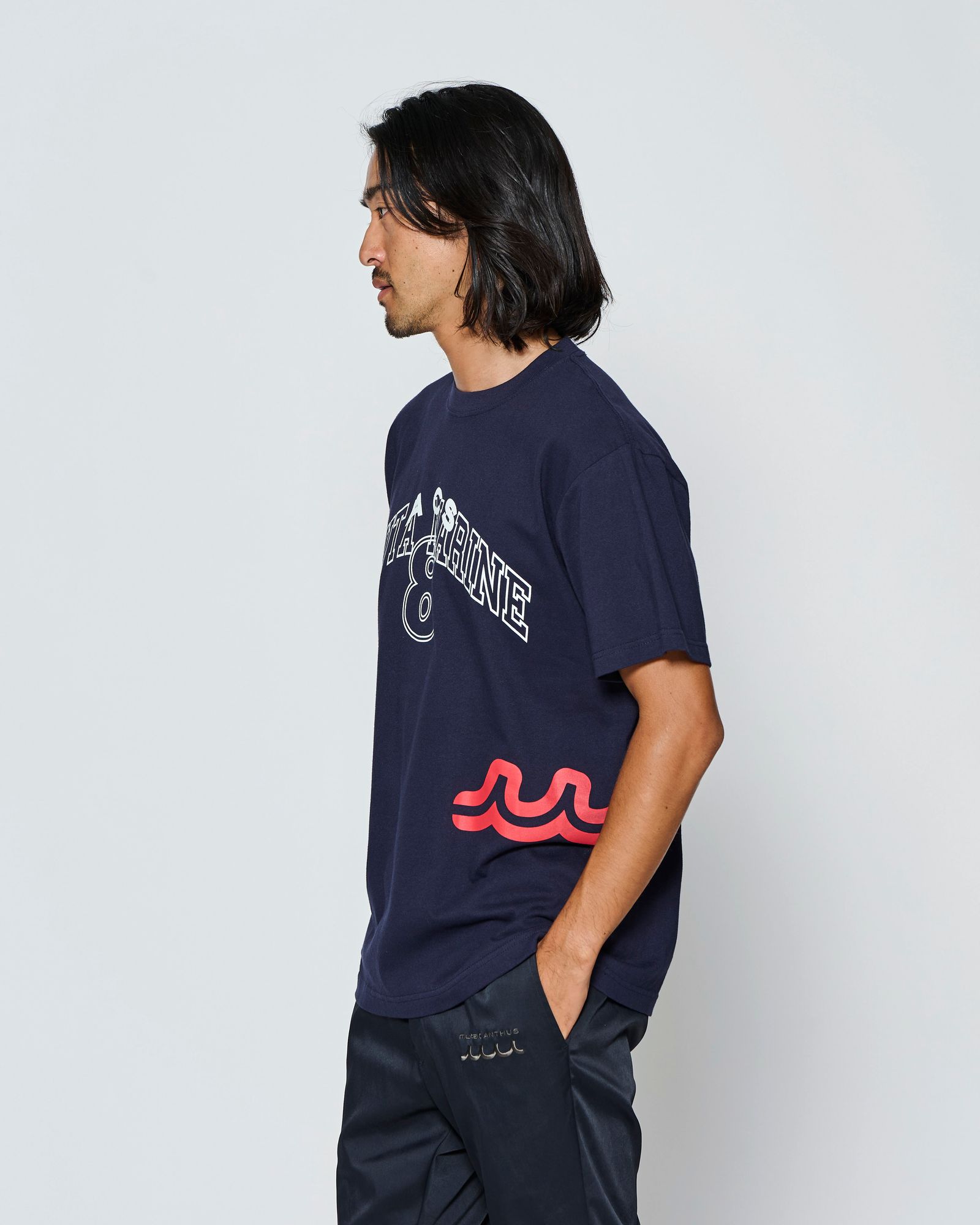☆先行予約☆muta MARINE × ACANTHUS  / マルチプリントTシャツ /  Multi Print Tee / NAVY【MA2715】