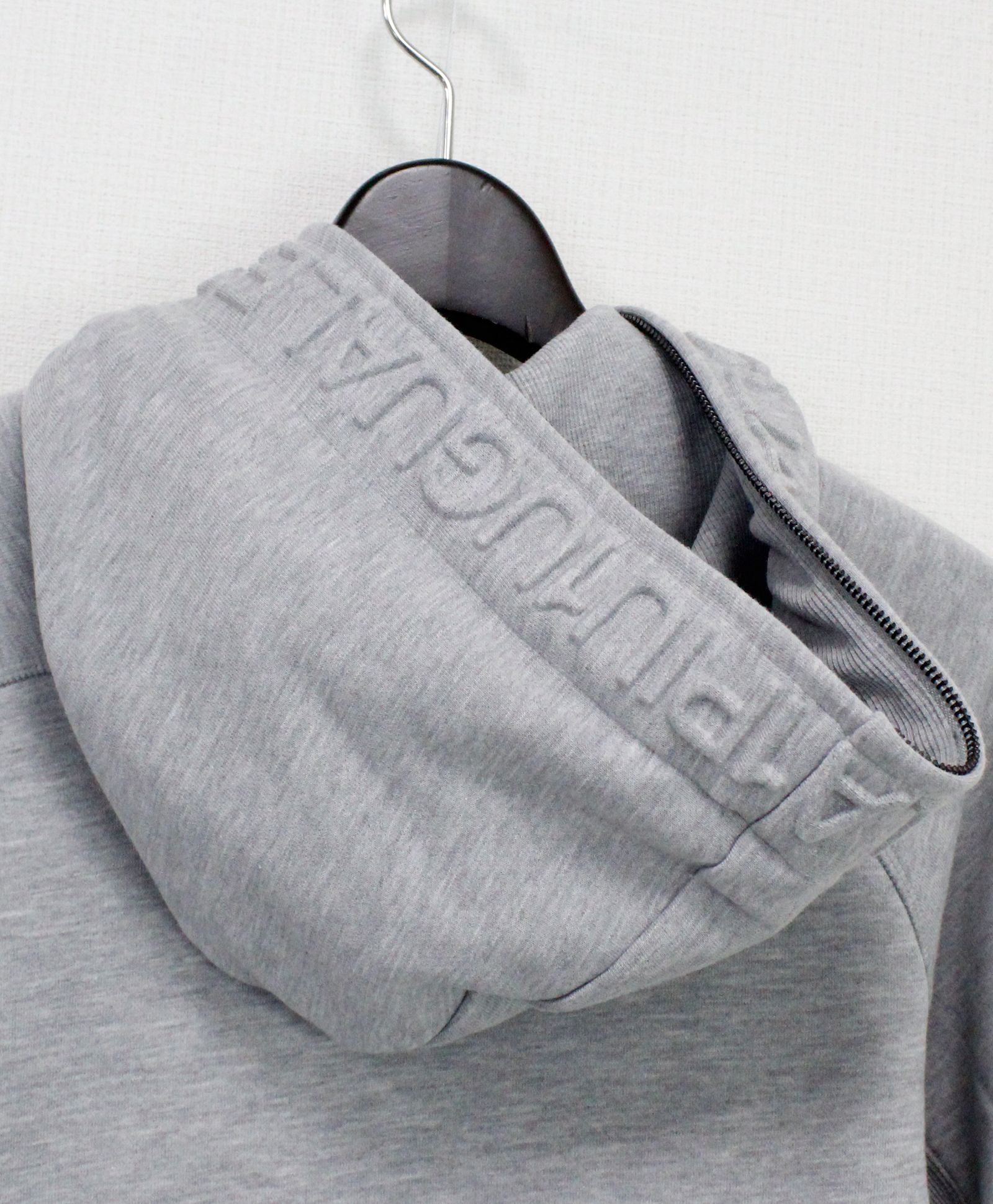 HOOD EMBOSSED LOGO HOODIE / エンボスロゴ ジップパーカー / グレー【USO-26083】