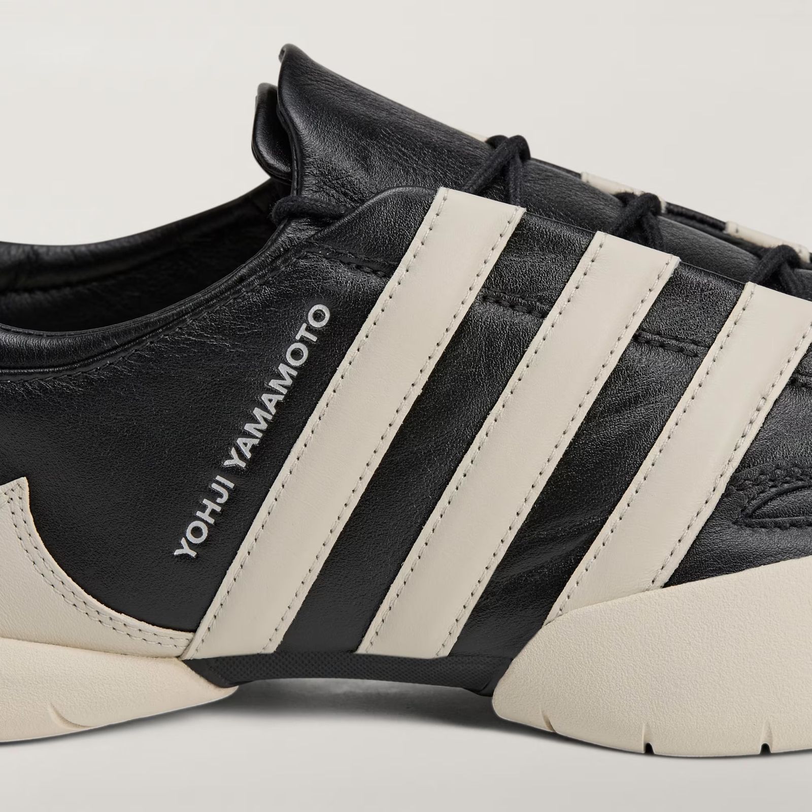 スニーカー / Y-3 REGU 2002 /  Black / Alumina / Alumina [JR3600-FTWA25]
