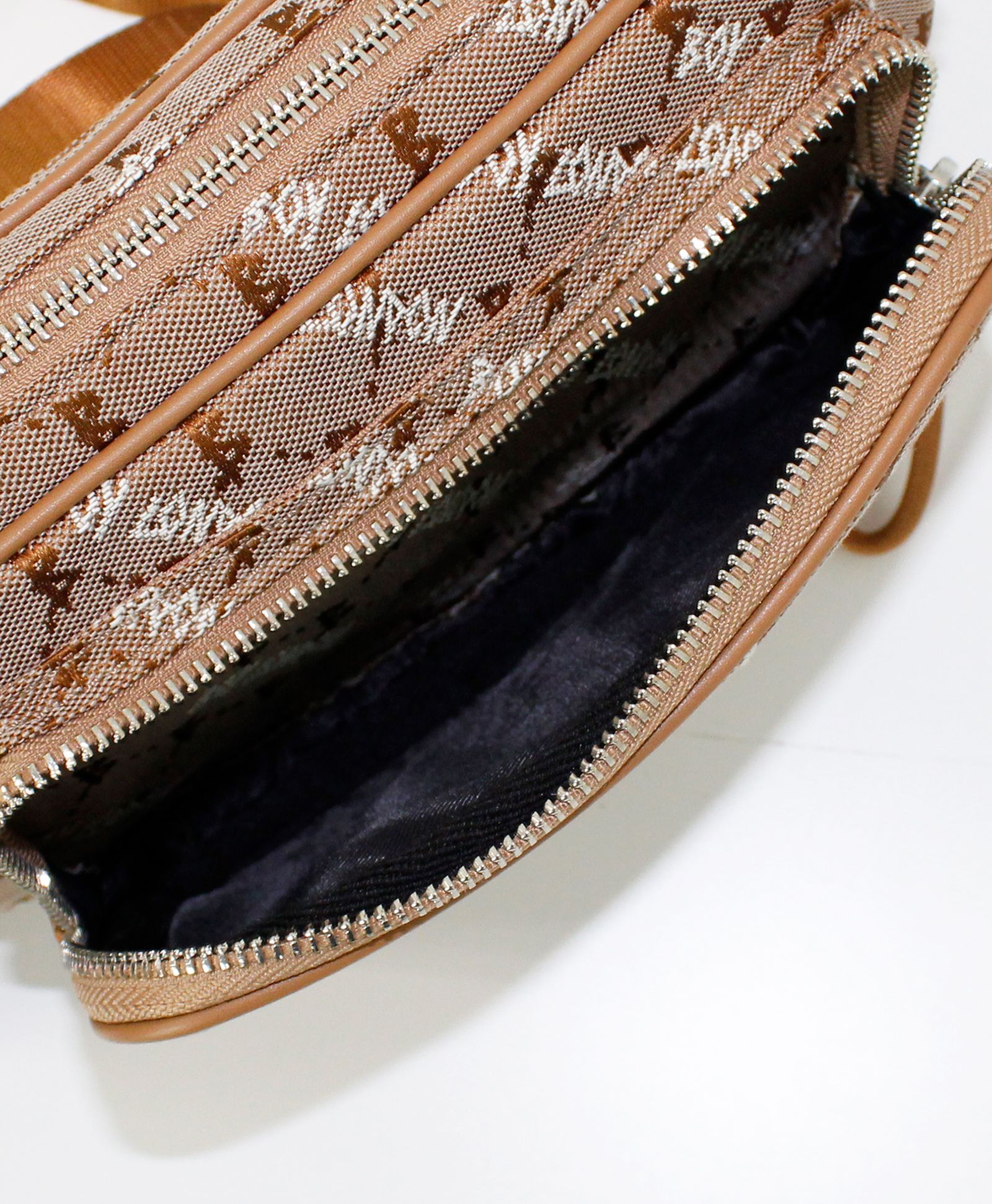 BOY LONDON - ジャガードスクエアショルダーバッグ / JACQUARD BOY LONDON - ジャガードスクエアショルダーバッグ / JACQUARD