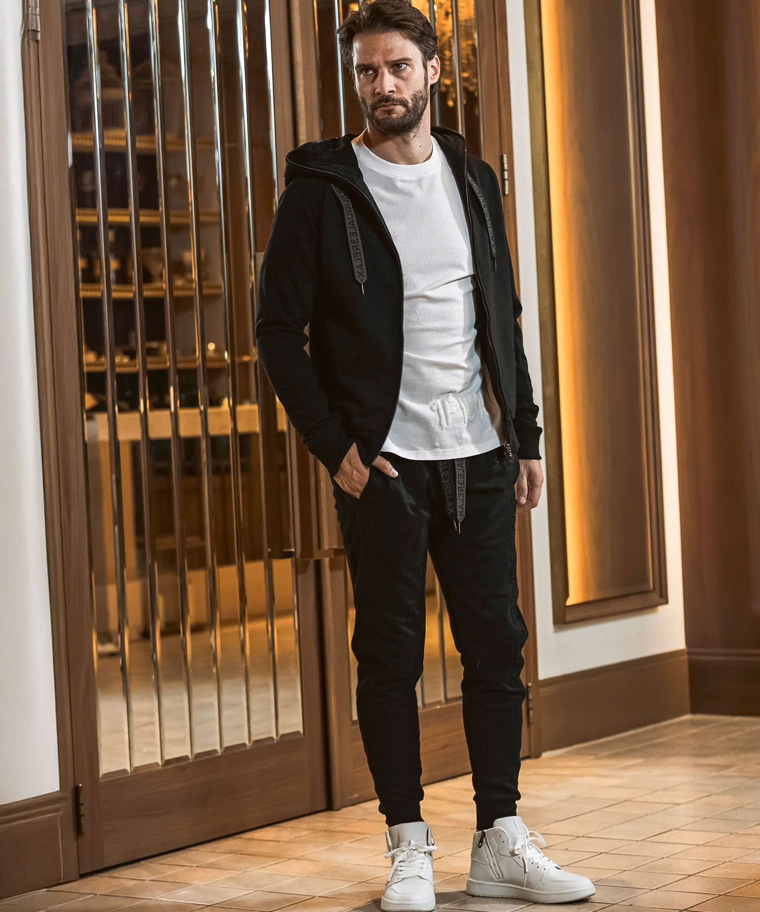 HOOD EMBOSSED LOGO HOODIE / エンボスロゴ ジップパーカー / ブラック【USO-26083】