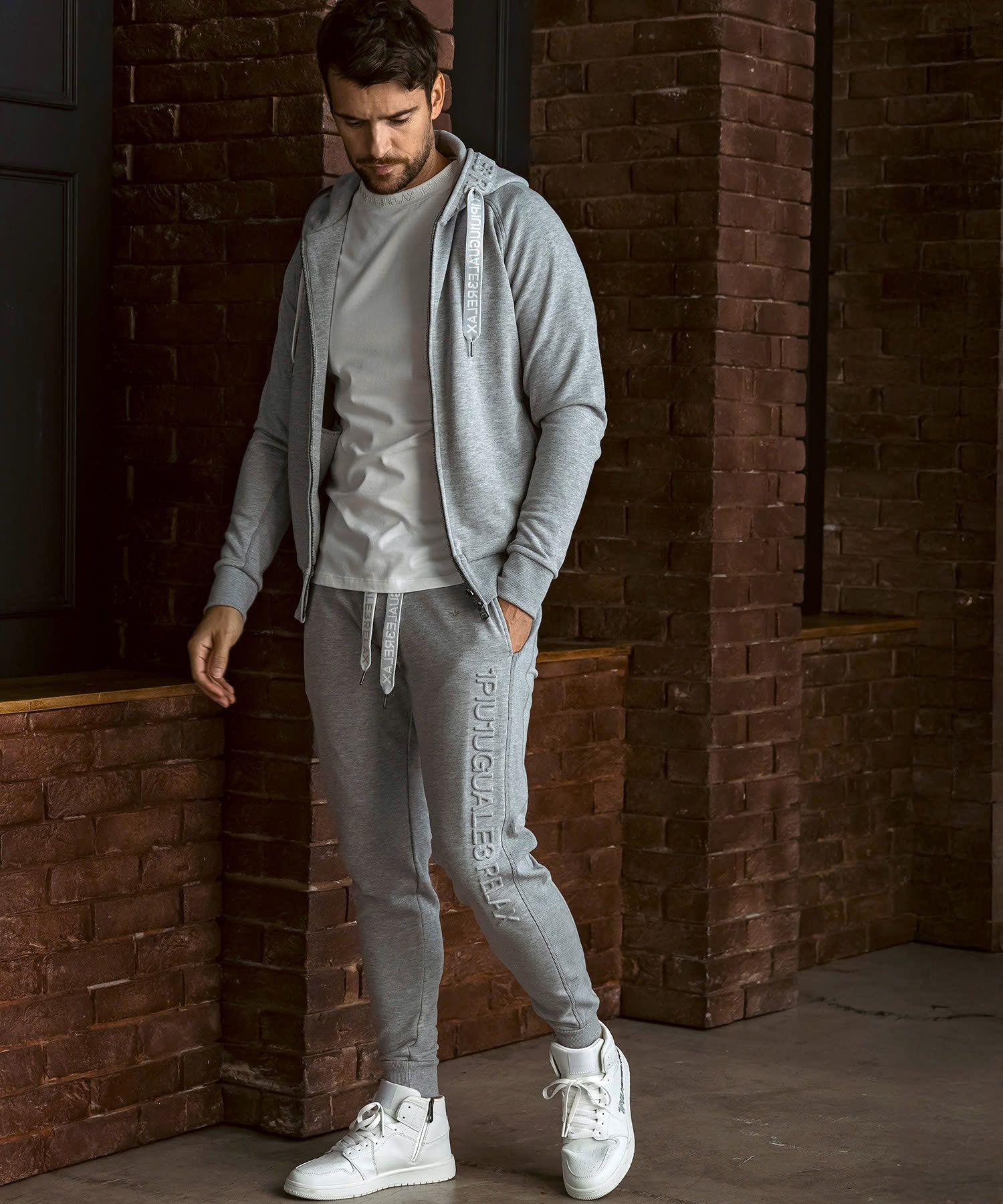 HOOD EMBOSSED LOGO HOODIE / エンボスロゴ ジップパーカー / グレー【USO-26083】