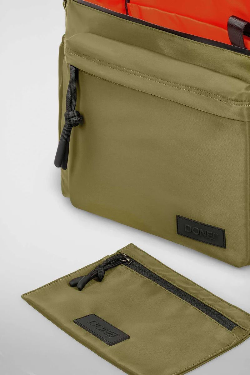 リュック バックパック ハンド ショルダー バッグ 2WAY / イースト+ウェスト リサイクルナイロン 防水 / Lサイズ / ヴェルドーネ(オリーブグリーン) [ZAEWRL003 VERDE]