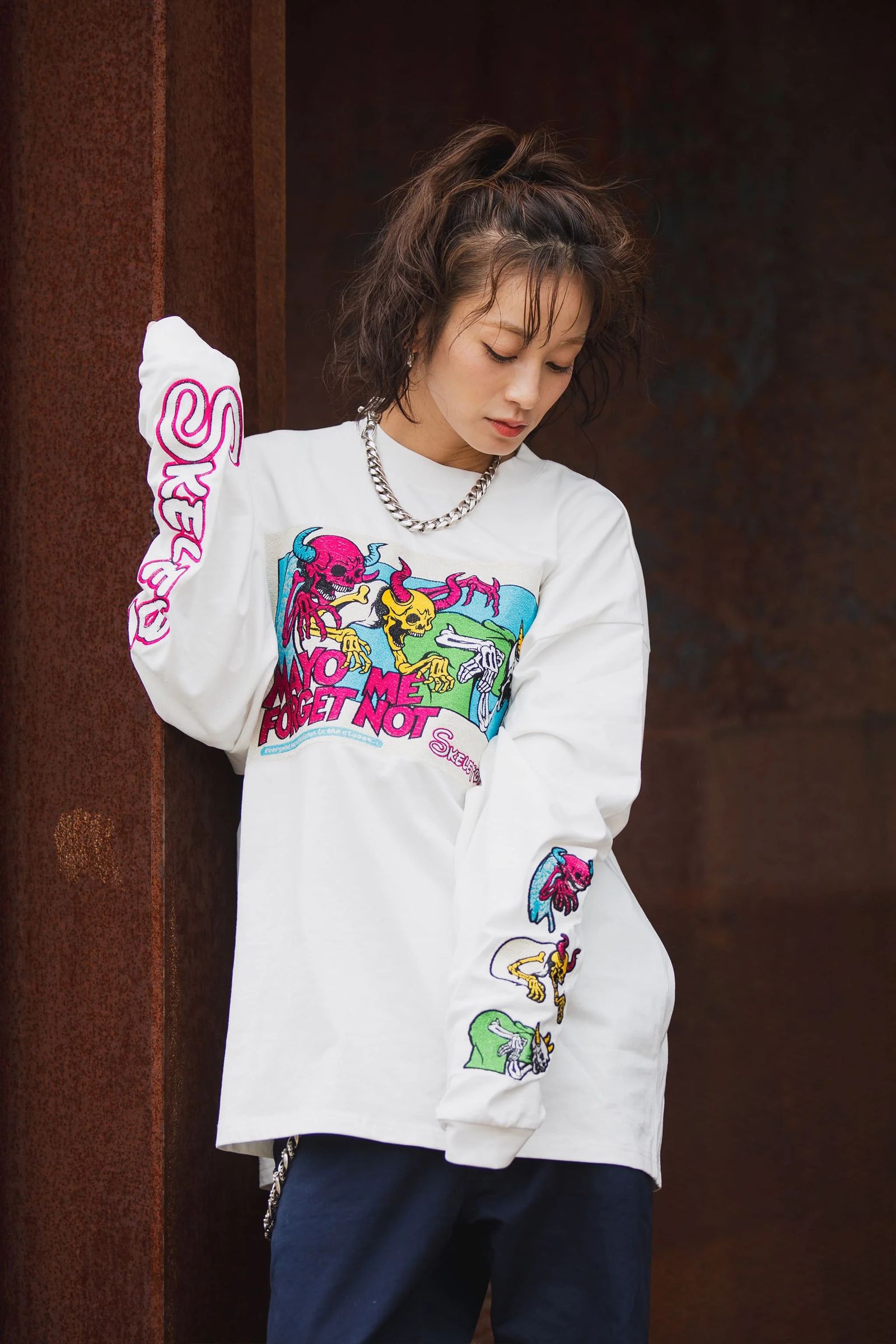 スケルトンズ 刺繍ロンT / A SKELETON IN THE CLOSET EMBROIDERY LONG SLEEVE TEE  / ホワイト [26MY-SLT002]