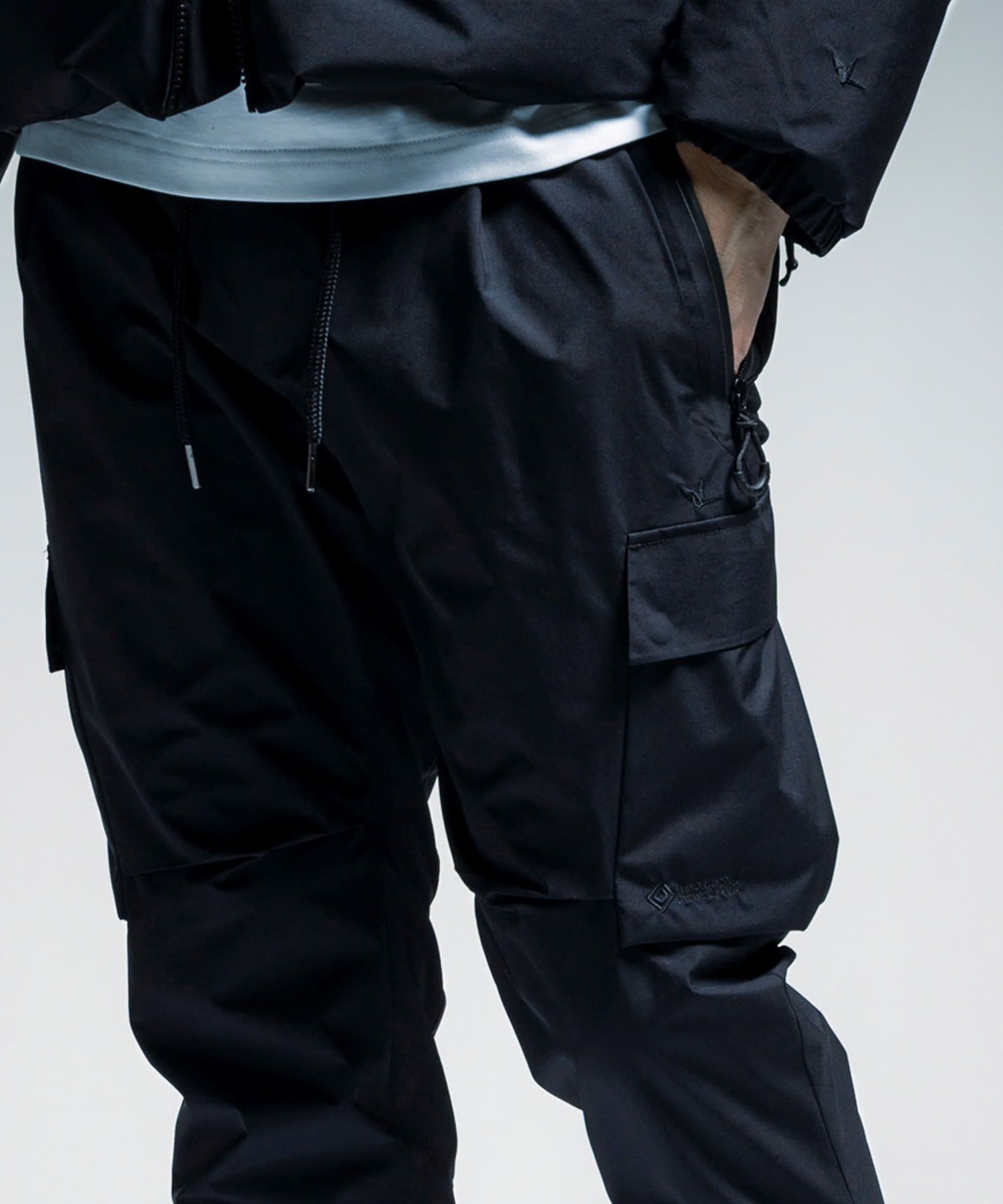 ☆先行予約☆1PIU1UGUALE3 RELAX × +phenix / ルーズカーゴパンツ / WINDSTOPPER プロダクト by GORE-TEX LABS /ウィンドストッパー / ゴアテックス / ブラック【USB-26132】
